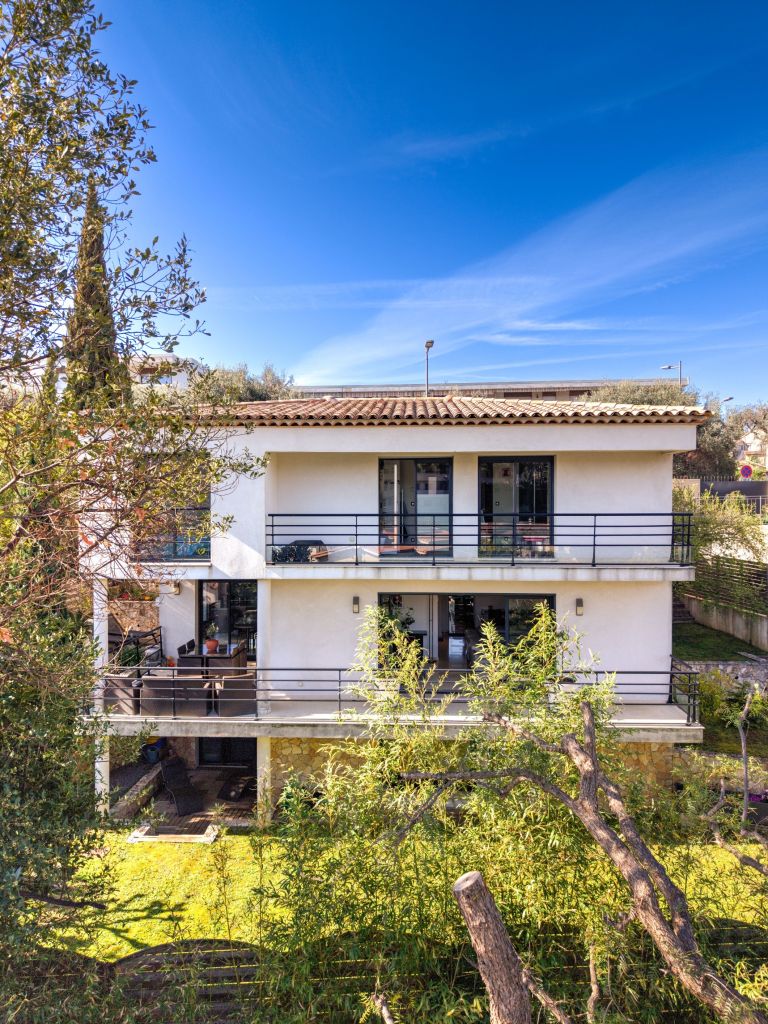 contemporary house 7 Rooms for sale on CANNES (06400)