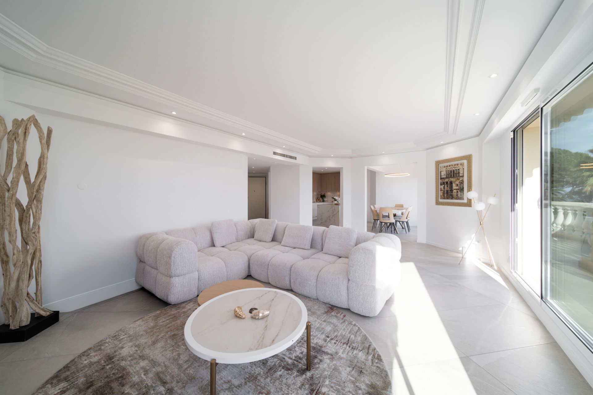 luxury apartment 7 Rooms for sale on CANNES (06400)