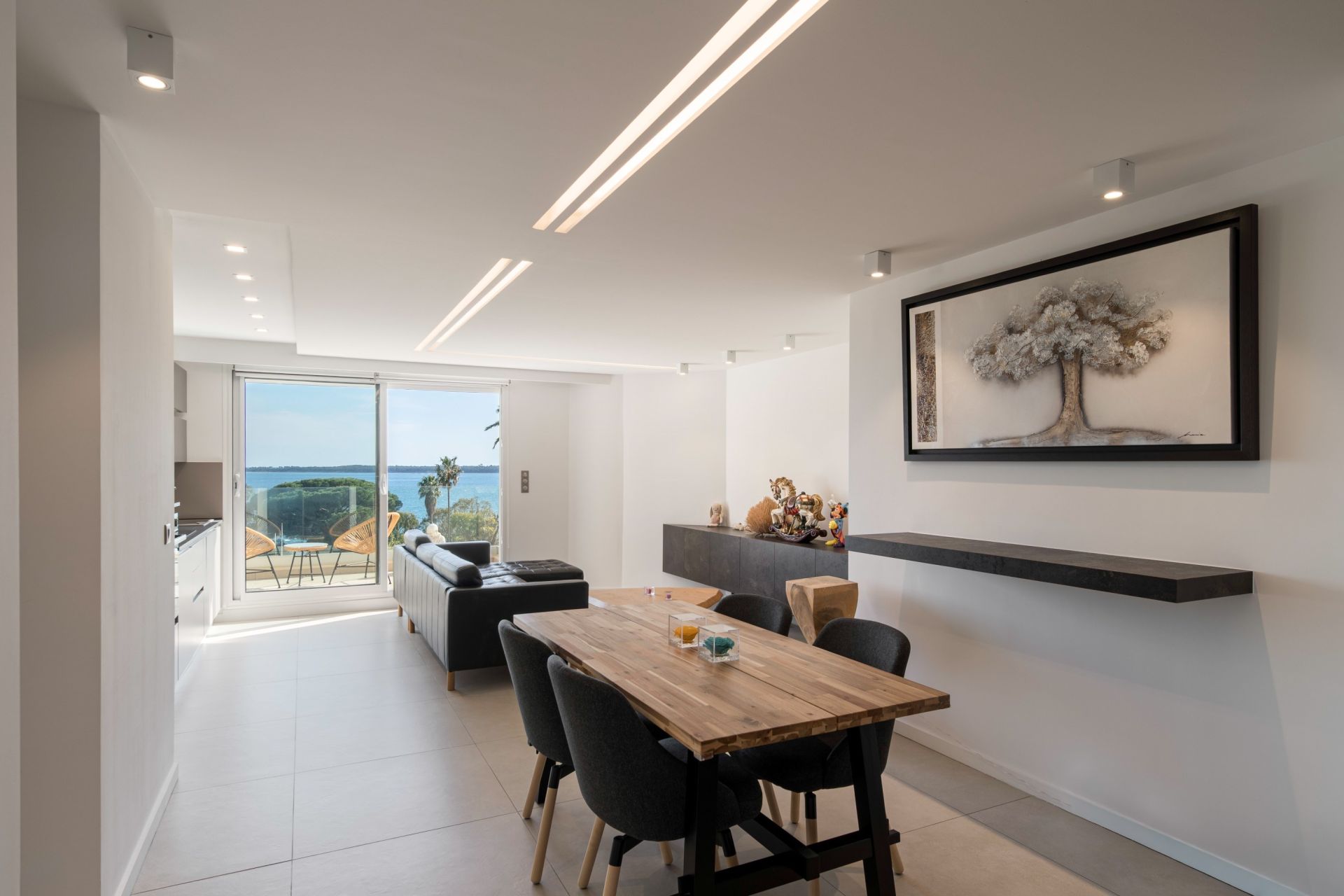 luxury apartment 7 Rooms for sale on CANNES (06400)