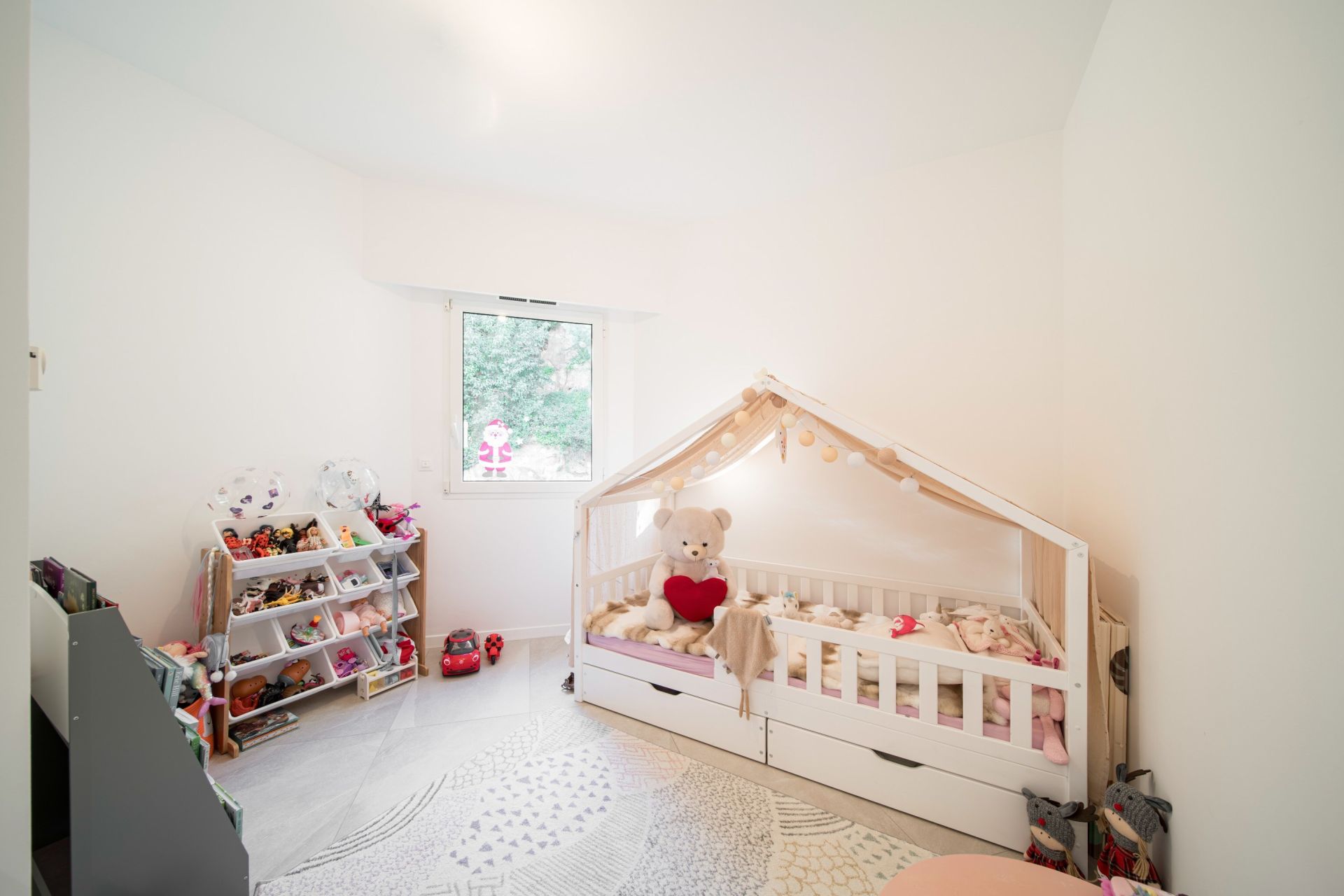 luxury apartment 7 Rooms for sale on CANNES (06400)