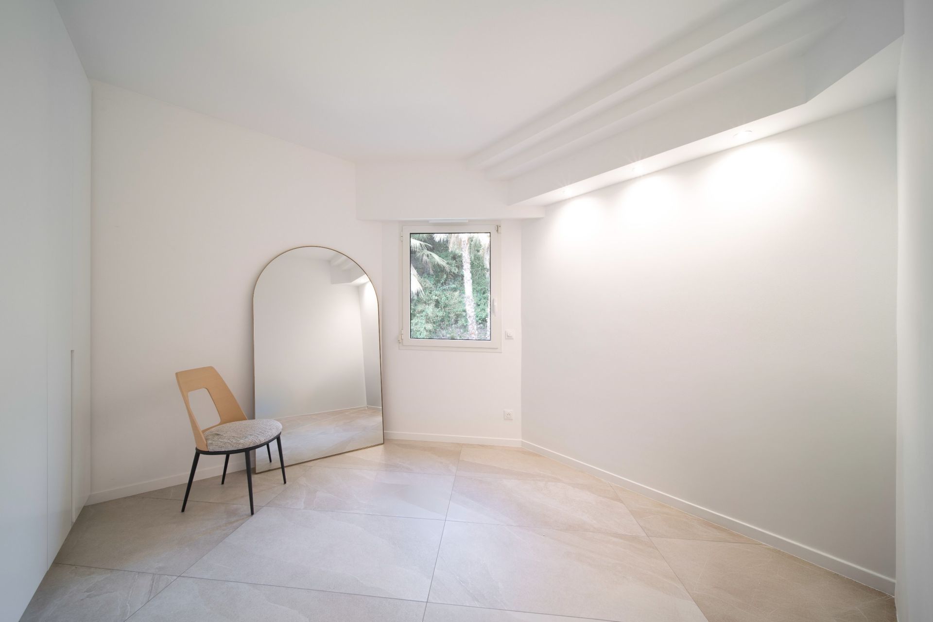 luxury apartment 7 Rooms for sale on CANNES (06400)