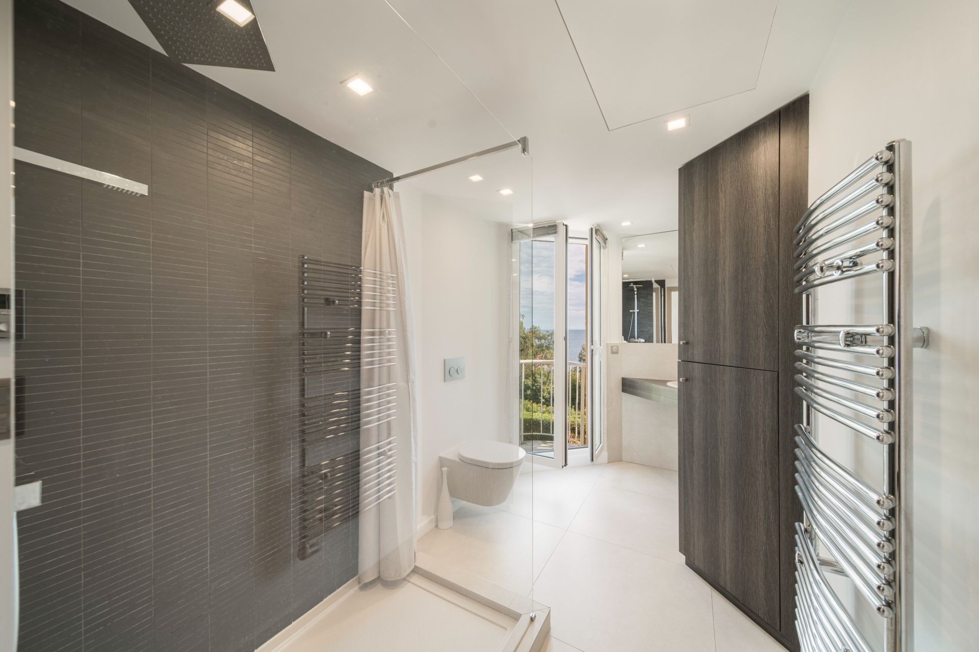 luxury apartment 7 Rooms for sale on CANNES (06400)