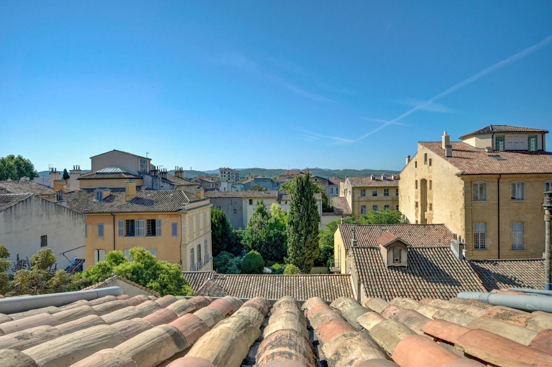 luxury apartment 5 Rooms for sale on AIX EN PROVENCE (13100)