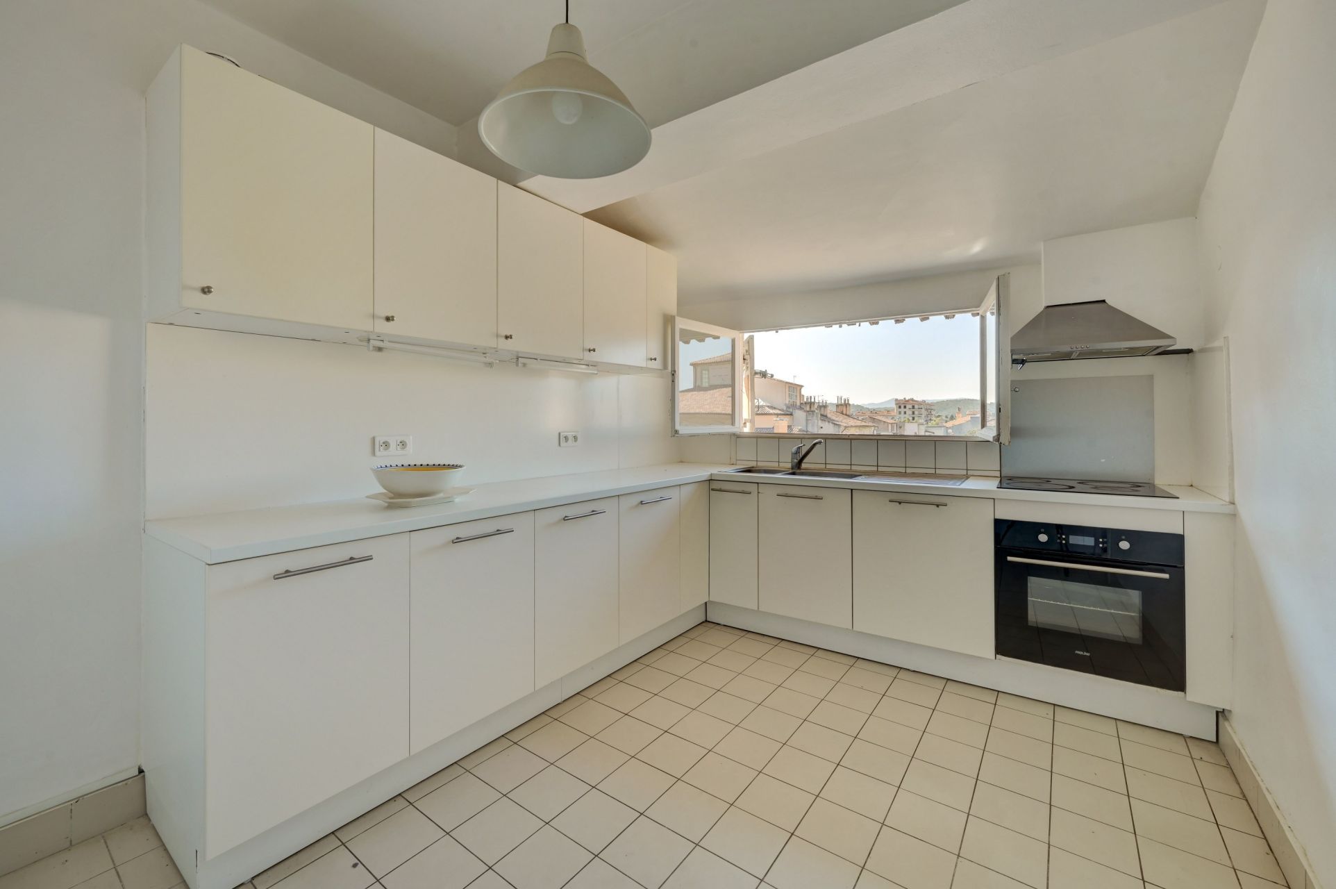 luxury apartment 5 Rooms for sale on AIX EN PROVENCE (13100)