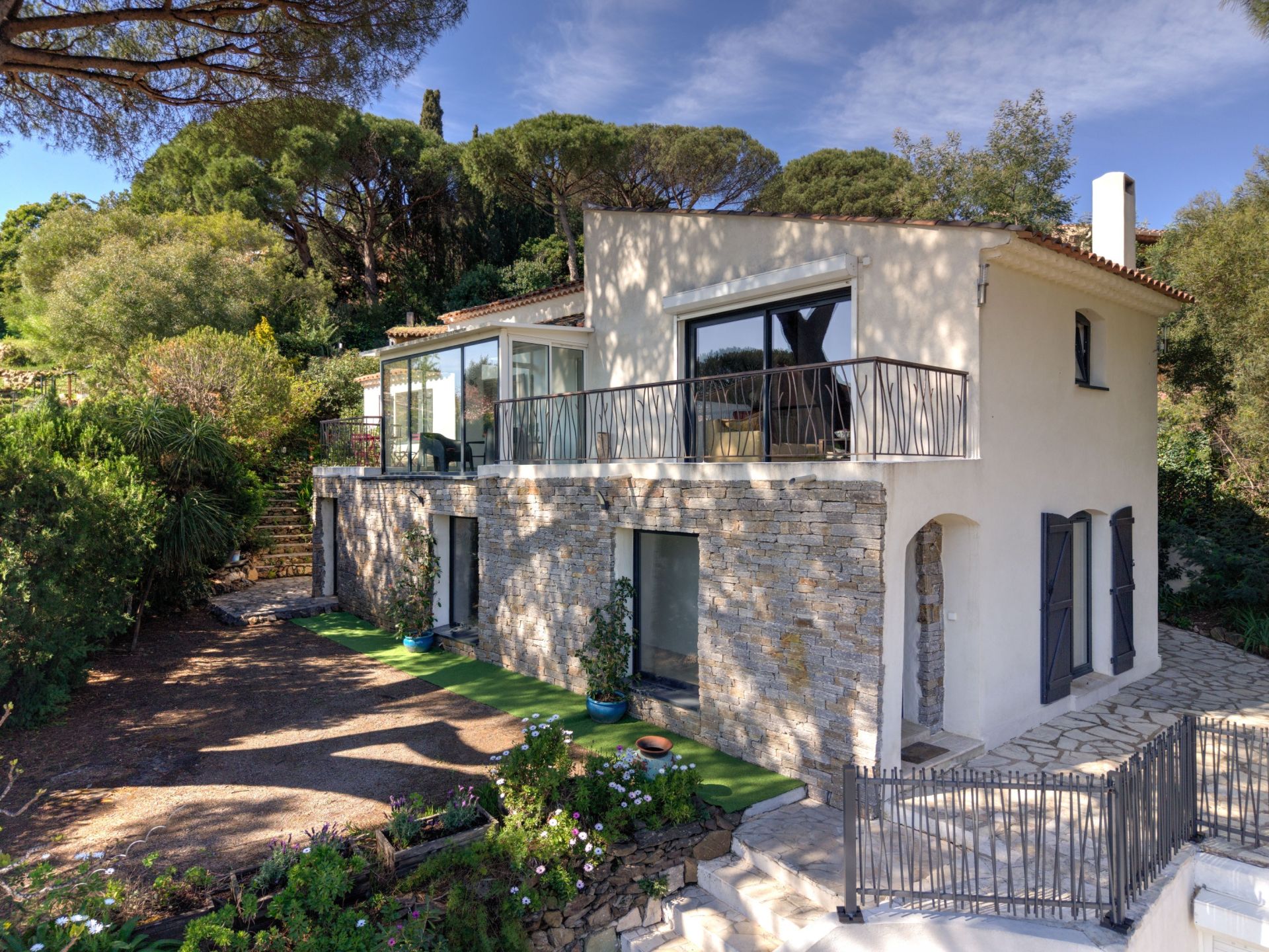 villa de luxe 5 Pièces en vente sur LES ISSAMBRES (83380)