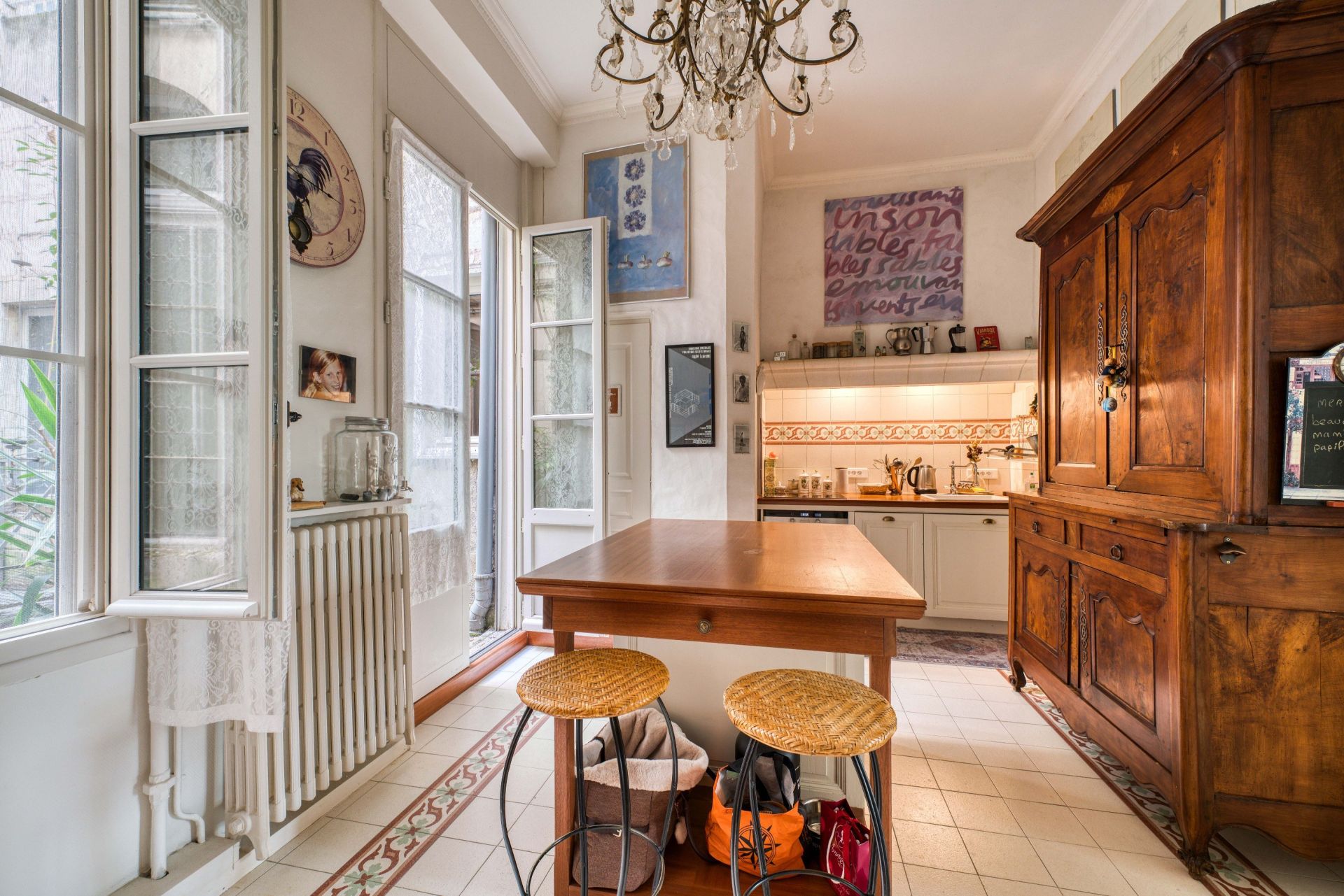 luxury apartment 4 Rooms for sale on LA ROCHELLE (17000)