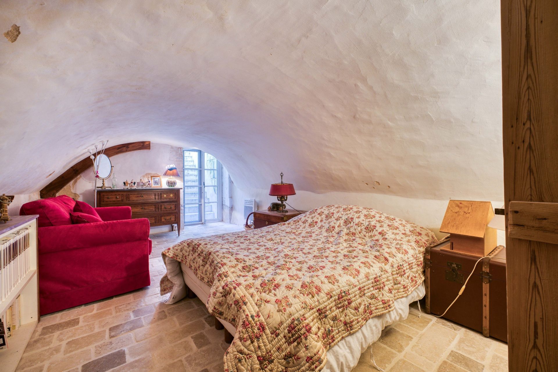 luxury apartment 4 Rooms for sale on LA ROCHELLE (17000)