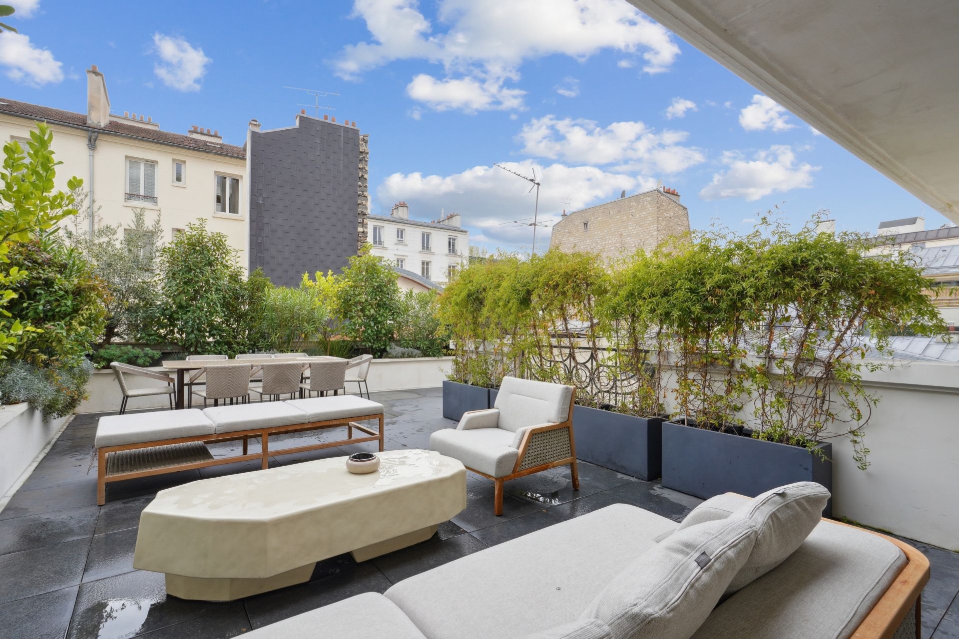 luxury apartment 5 Rooms for sale on LEVALLOIS PERRET (92300)