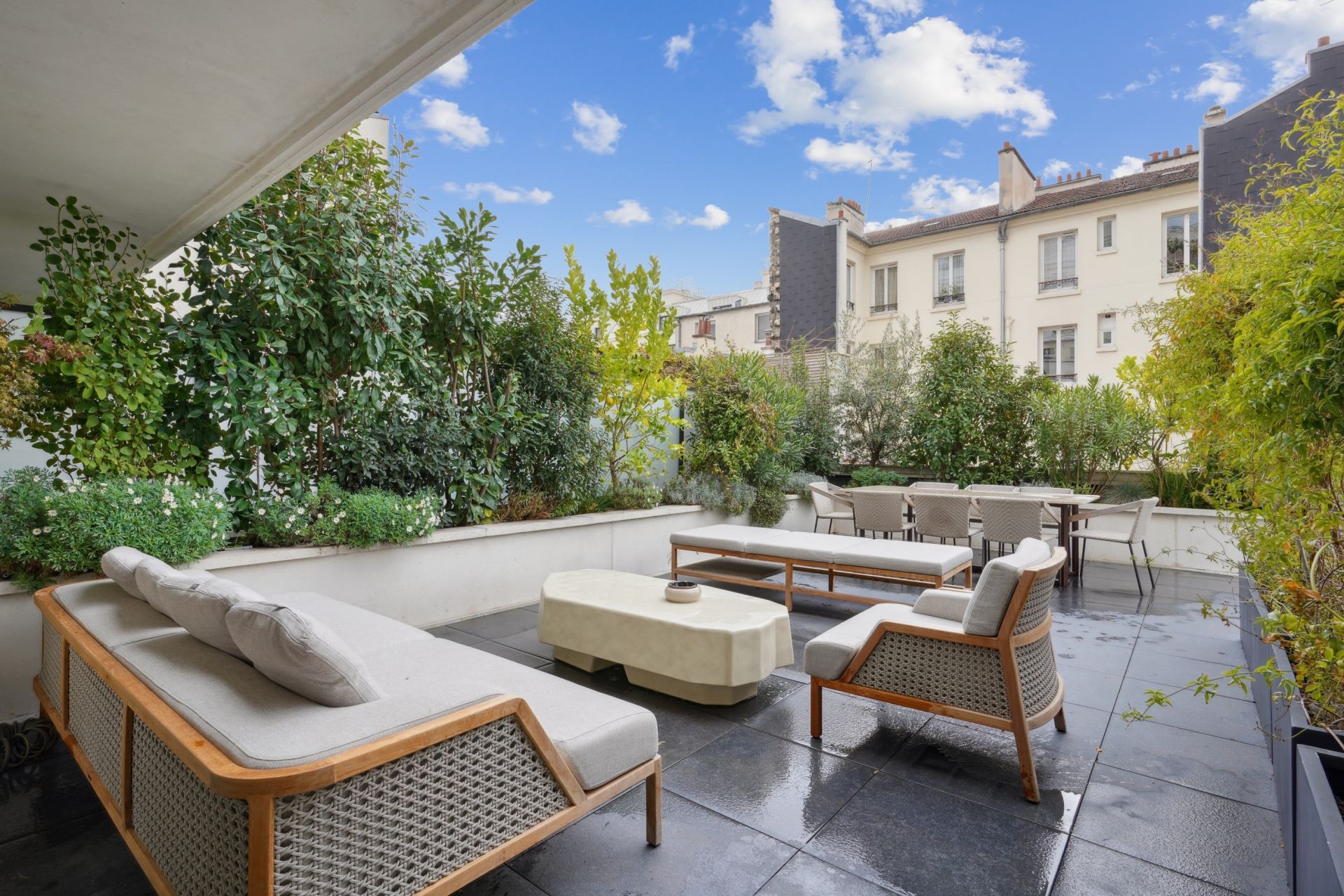 luxury apartment 5 Rooms for sale on LEVALLOIS PERRET (92300)