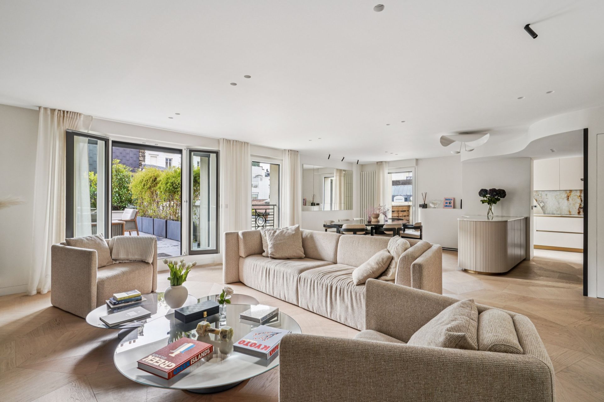 luxury apartment 5 Rooms for sale on LEVALLOIS PERRET (92300)
