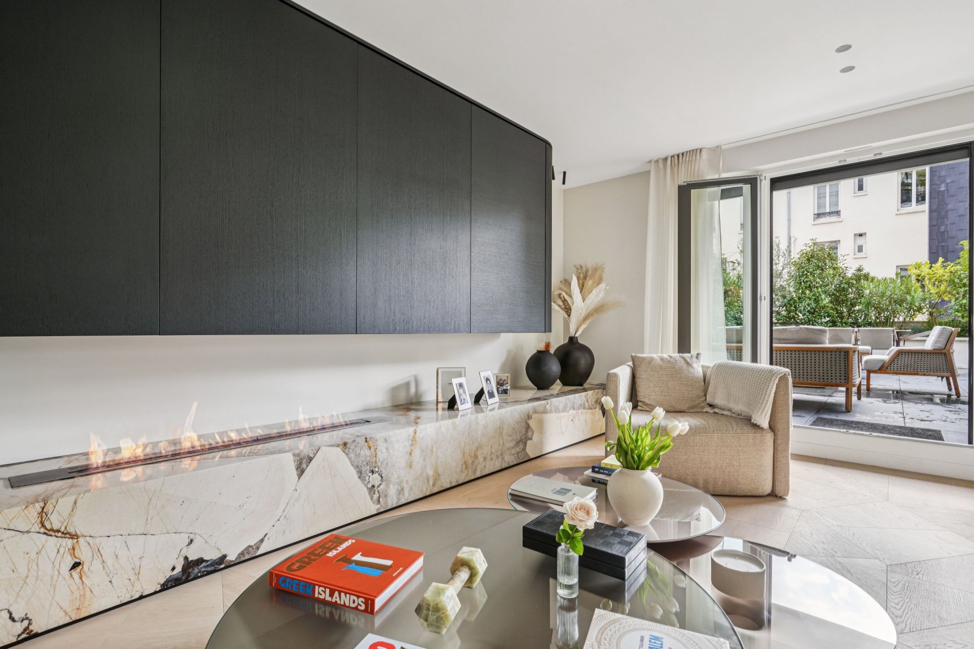 luxury apartment 5 Rooms for sale on LEVALLOIS PERRET (92300)