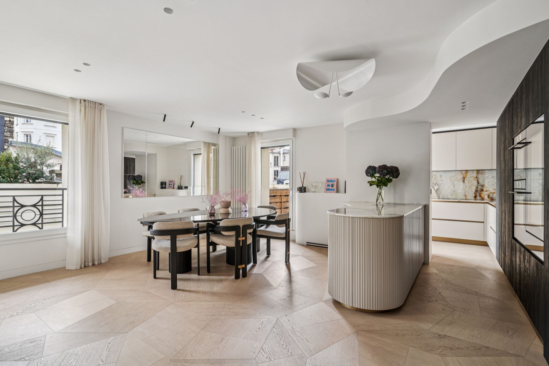 luxury apartment 5 Rooms for sale on LEVALLOIS PERRET (92300)