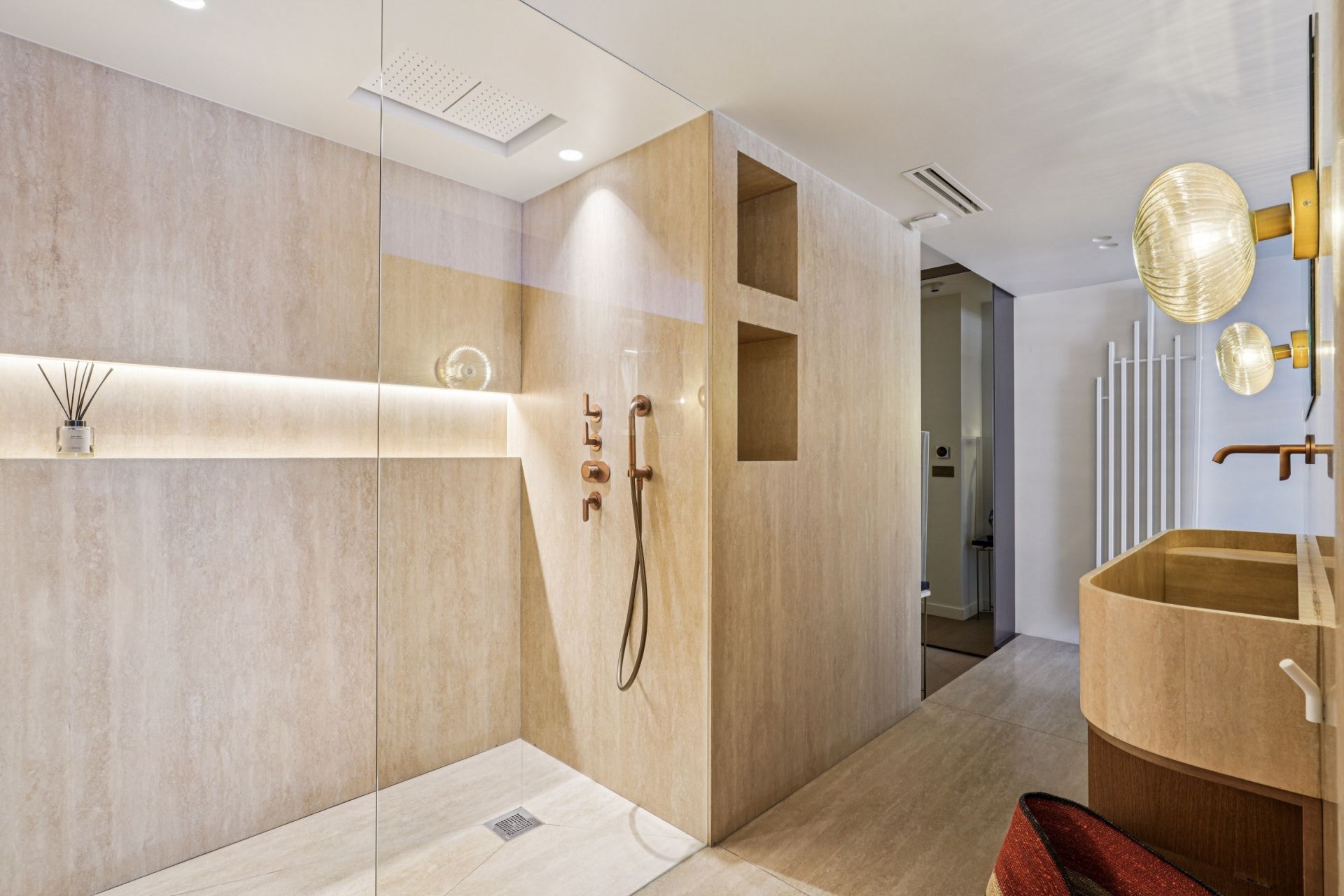 luxury apartment 5 Rooms for sale on LEVALLOIS PERRET (92300)