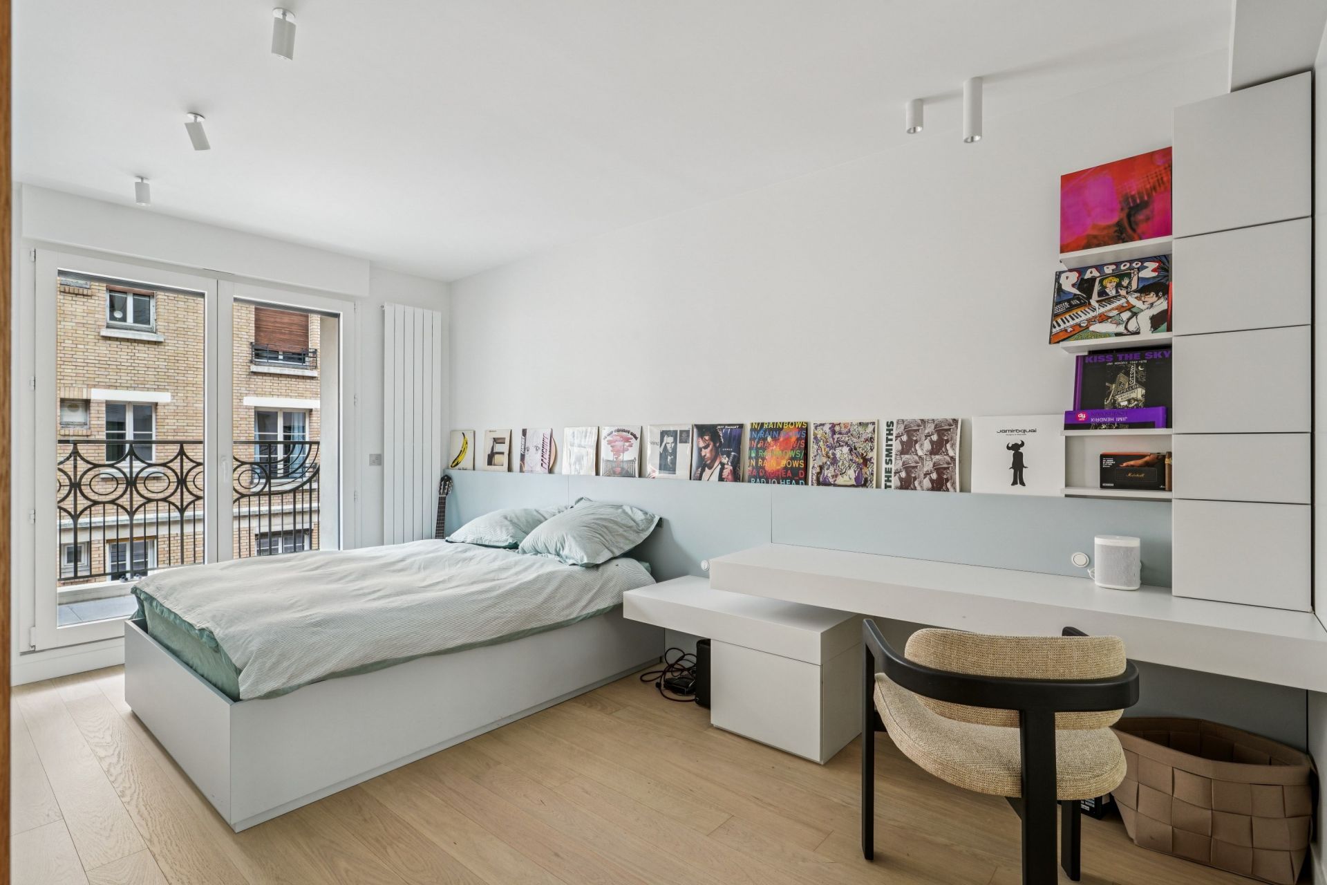 luxury apartment 5 Rooms for sale on LEVALLOIS PERRET (92300)
