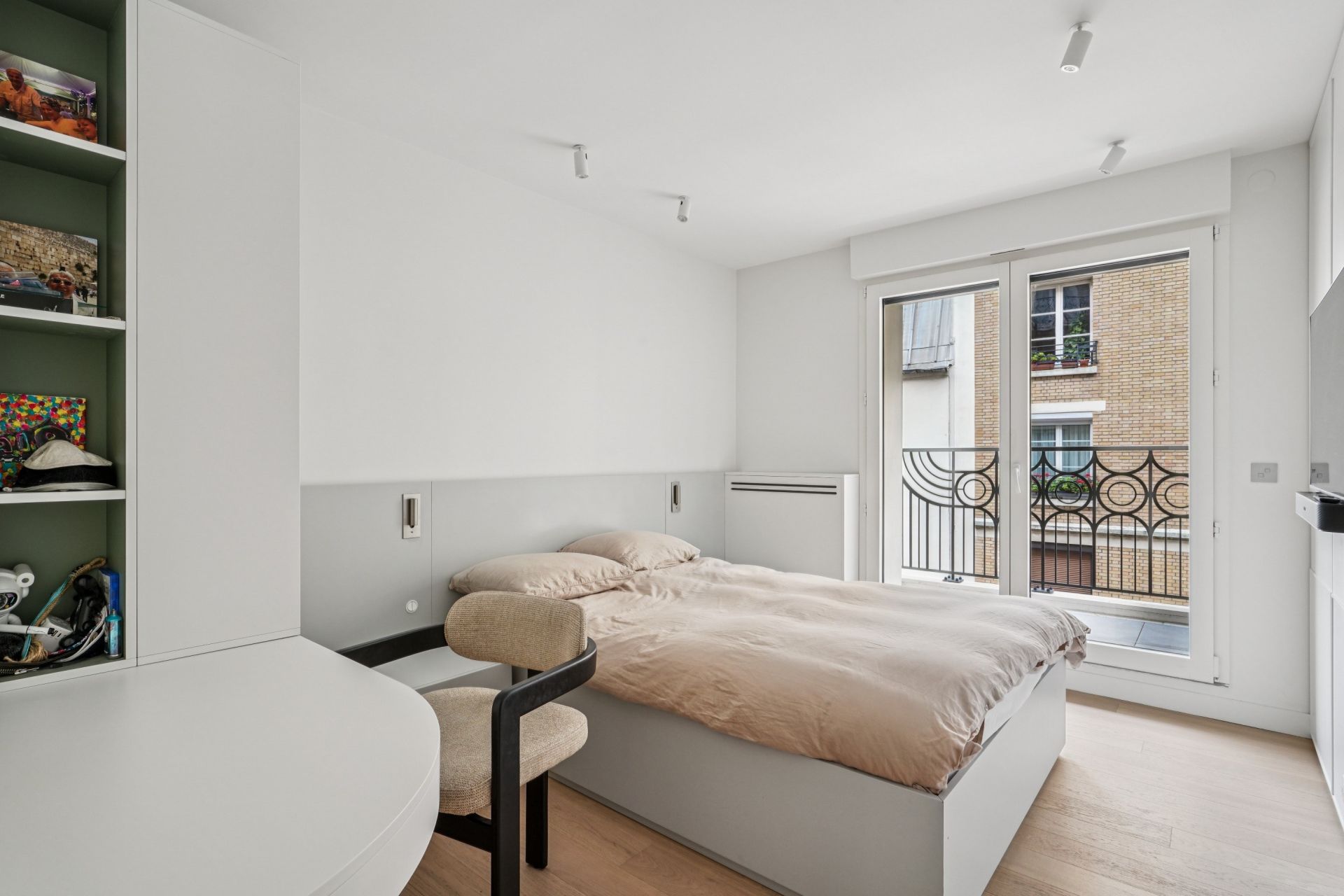 luxury apartment 5 Rooms for sale on LEVALLOIS PERRET (92300)