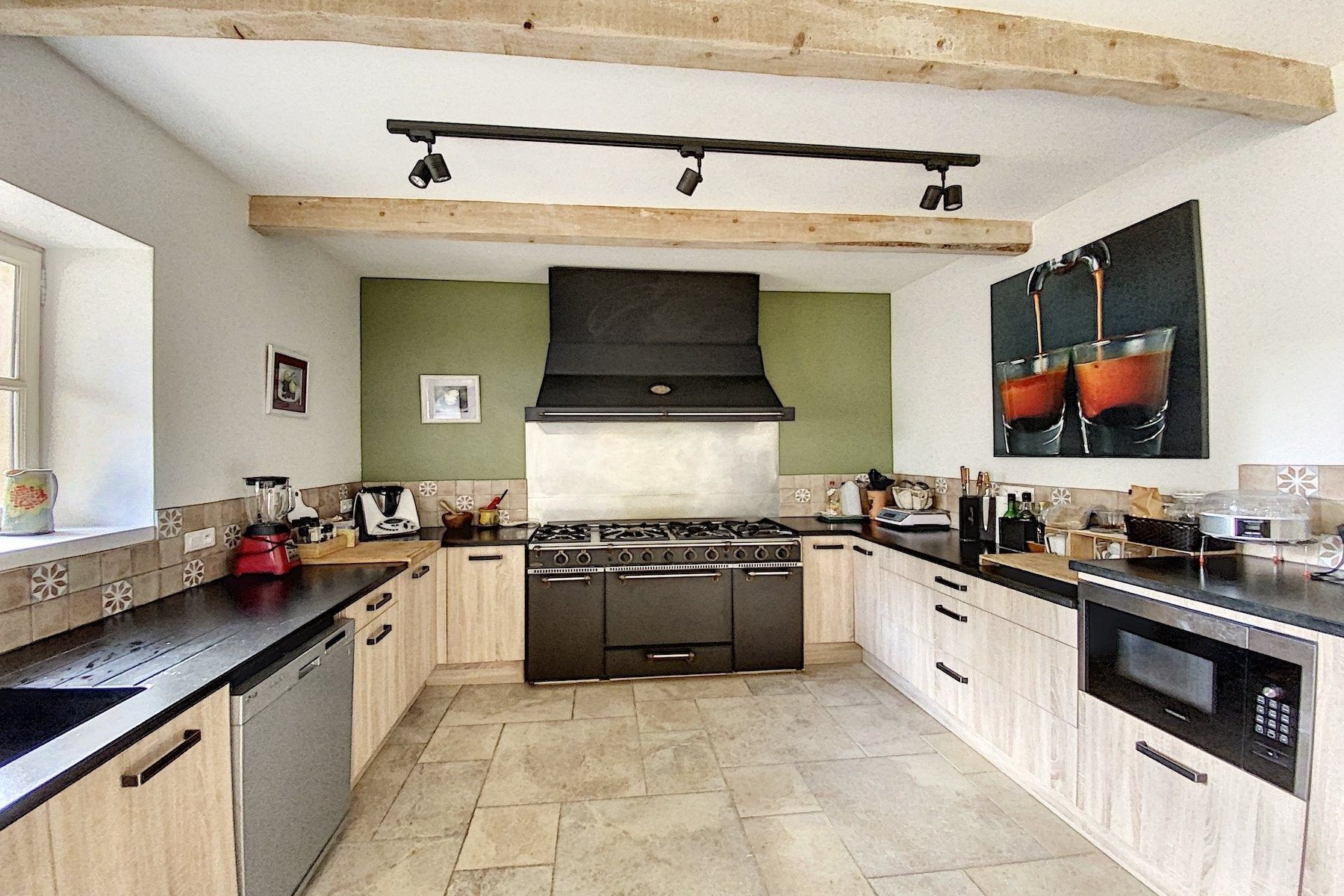 luxury house 10 Rooms for sale on UZES (30700)