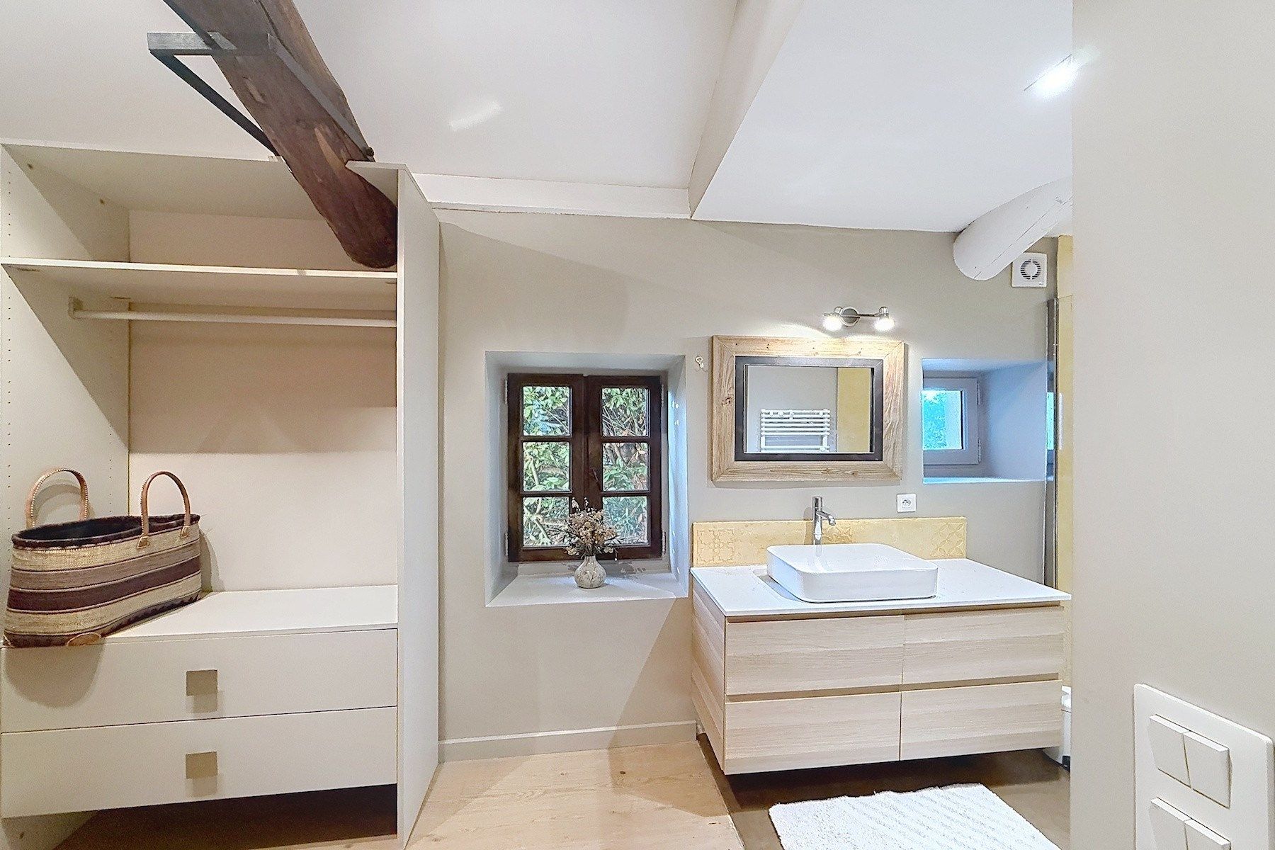 luxury house 10 Rooms for sale on UZES (30700)