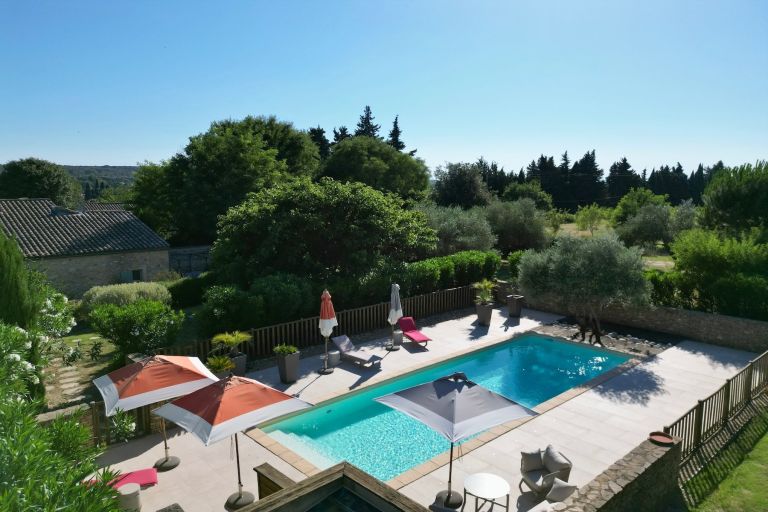 luxury house 10 Rooms for sale on UZES (30700)