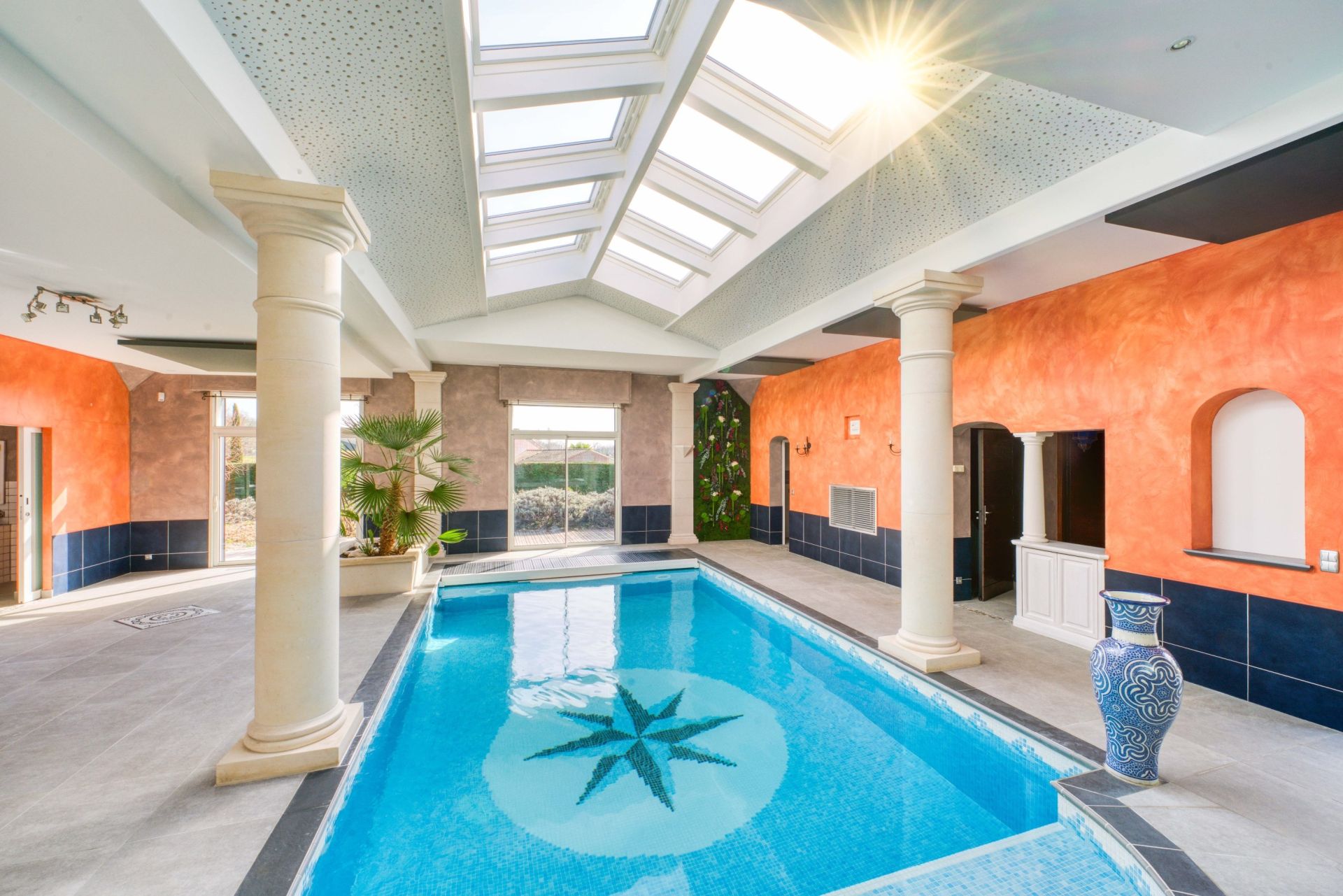 luxury house 8 Rooms for sale on JAZENNES (17260)