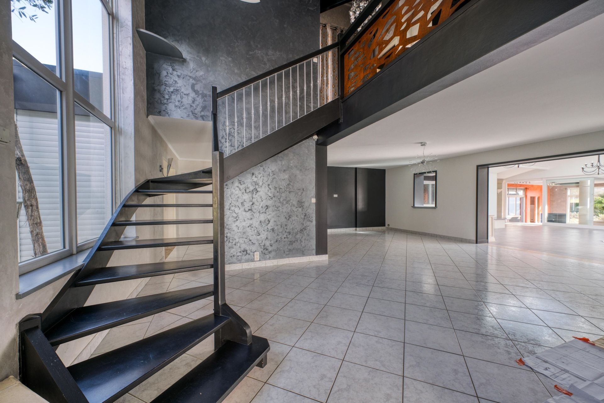 luxury house 8 Rooms for sale on JAZENNES (17260)