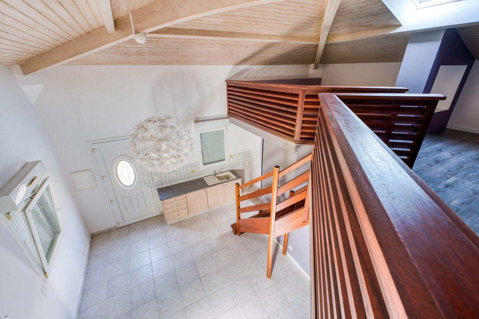 luxury house 8 Rooms for sale on JAZENNES (17260)