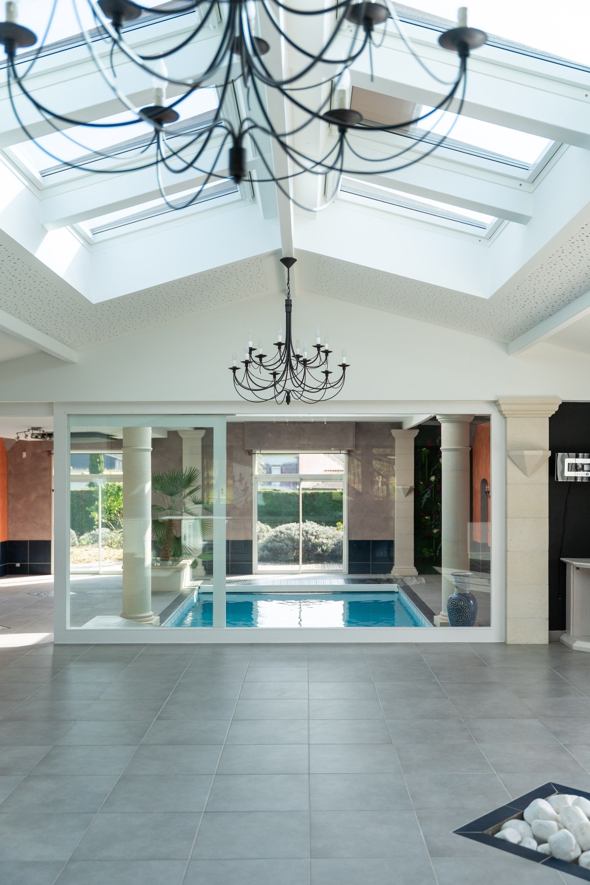 luxury house 8 Rooms for sale on JAZENNES (17260)