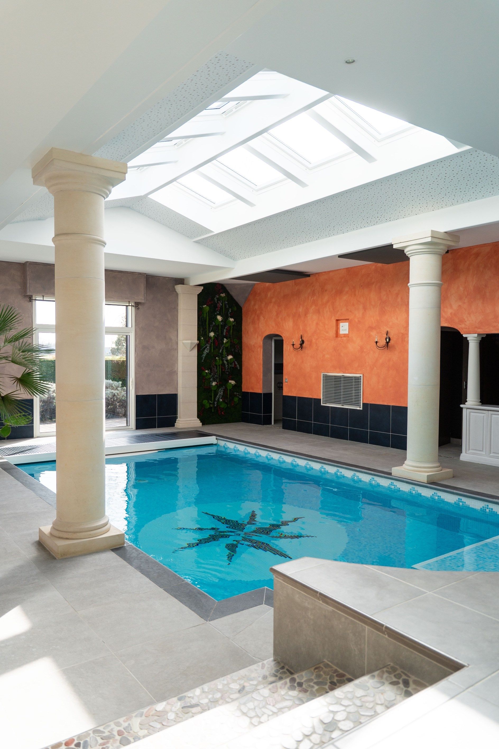 luxury house 8 Rooms for sale on JAZENNES (17260)