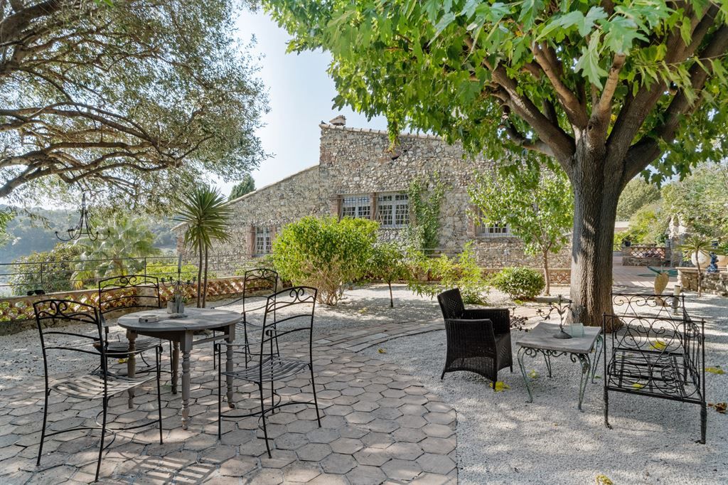 mansion 10 Rooms for sale on BIOT (06410)