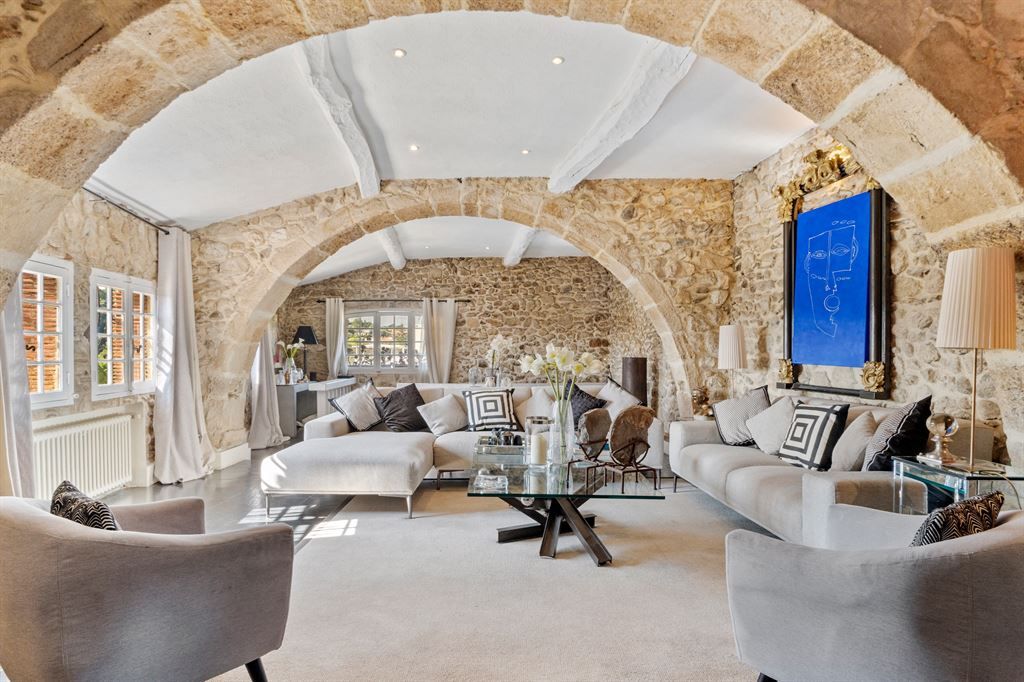 maison de maître 10 Pièces en vente sur BIOT (06410)