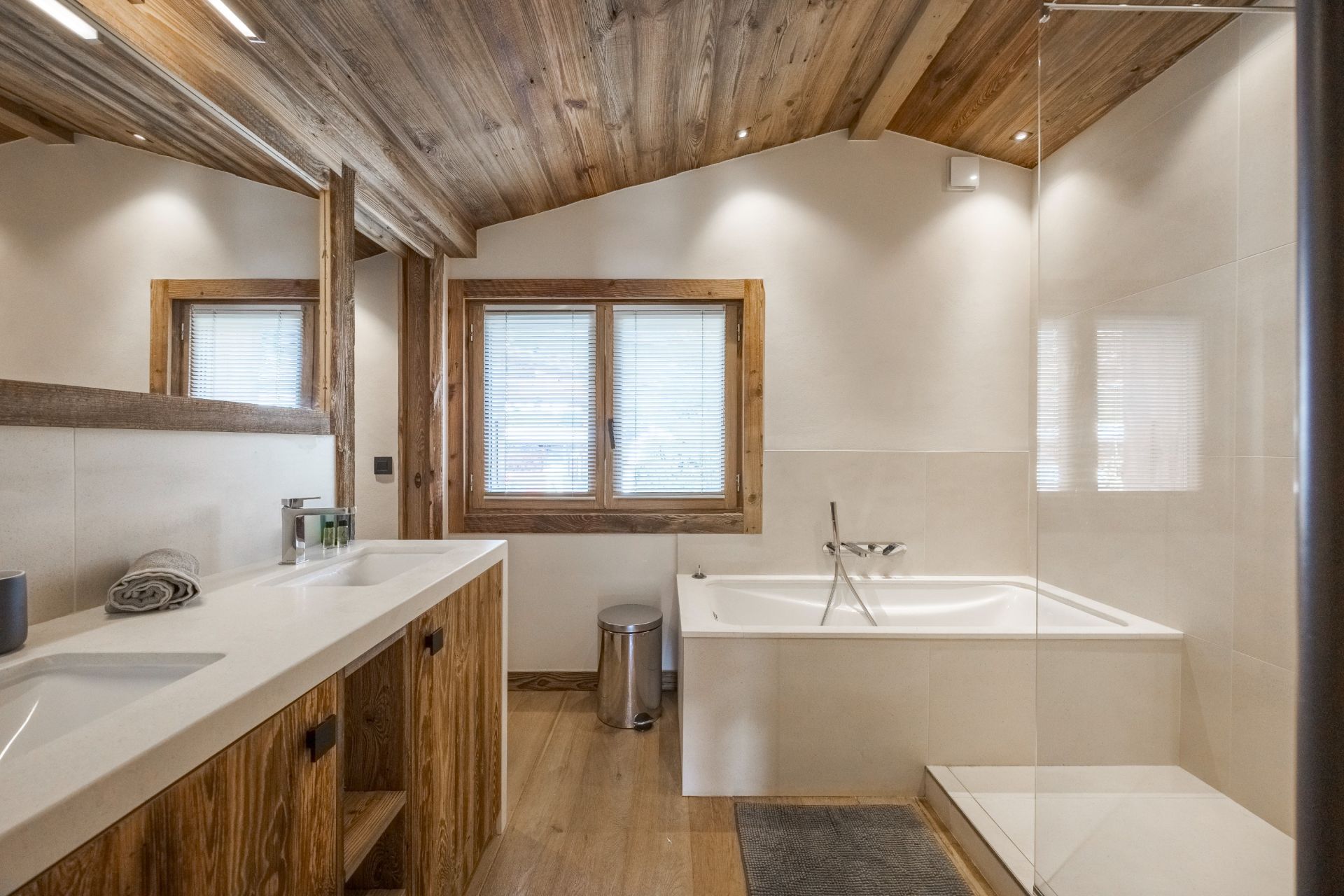 luxury chalet 5 Rooms for sale on MEGEVE (74120)