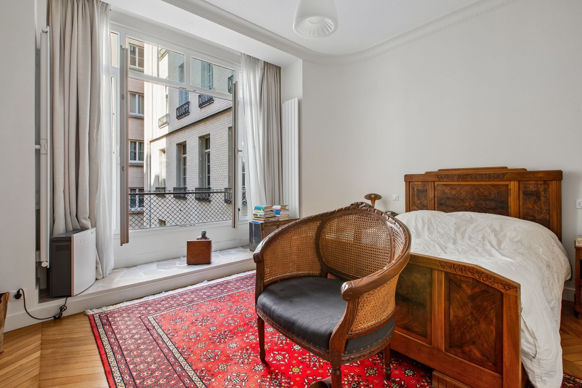 luxury apartment 4 Rooms for sale on PARIS (75116)