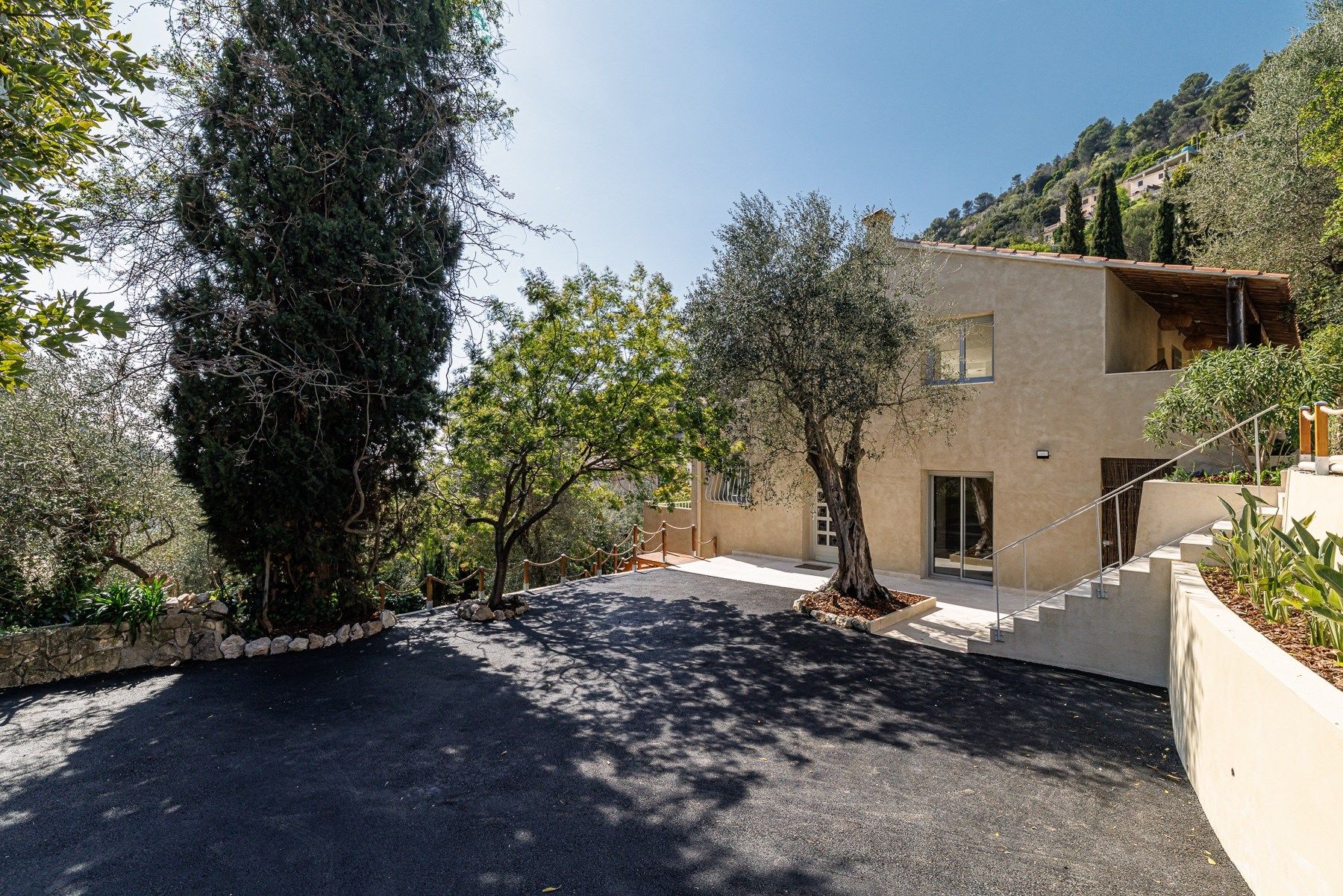 luxury villa 6 Rooms for sale on LA TURBIE (06320)