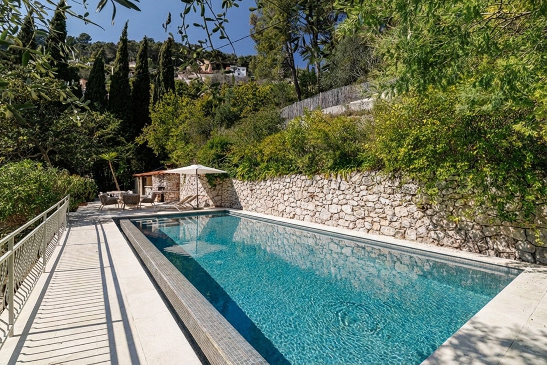 luxury villa 6 Rooms for sale on LA TURBIE (06320)