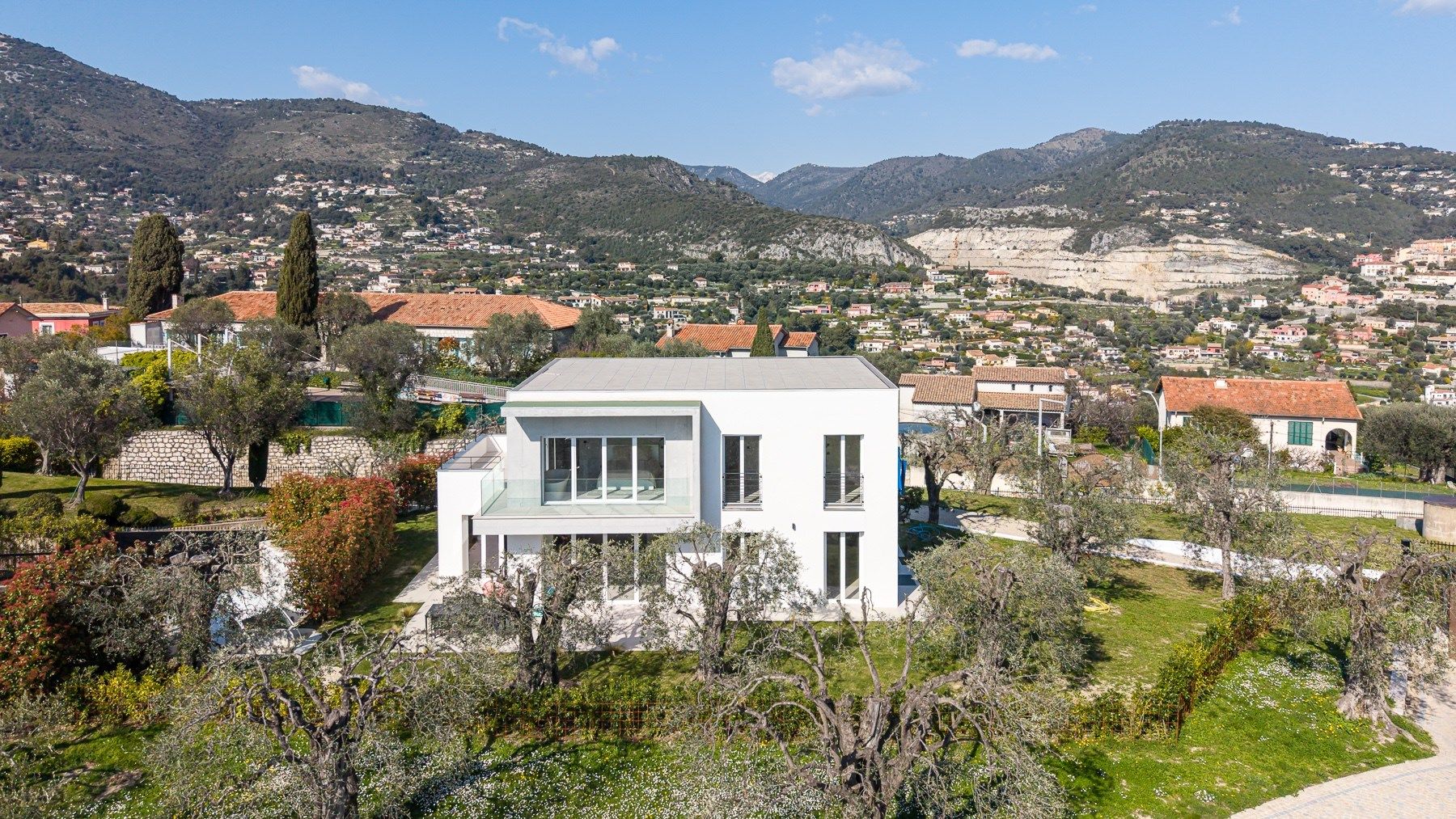 contemporary house 5 Rooms for sale on NICE (06000)