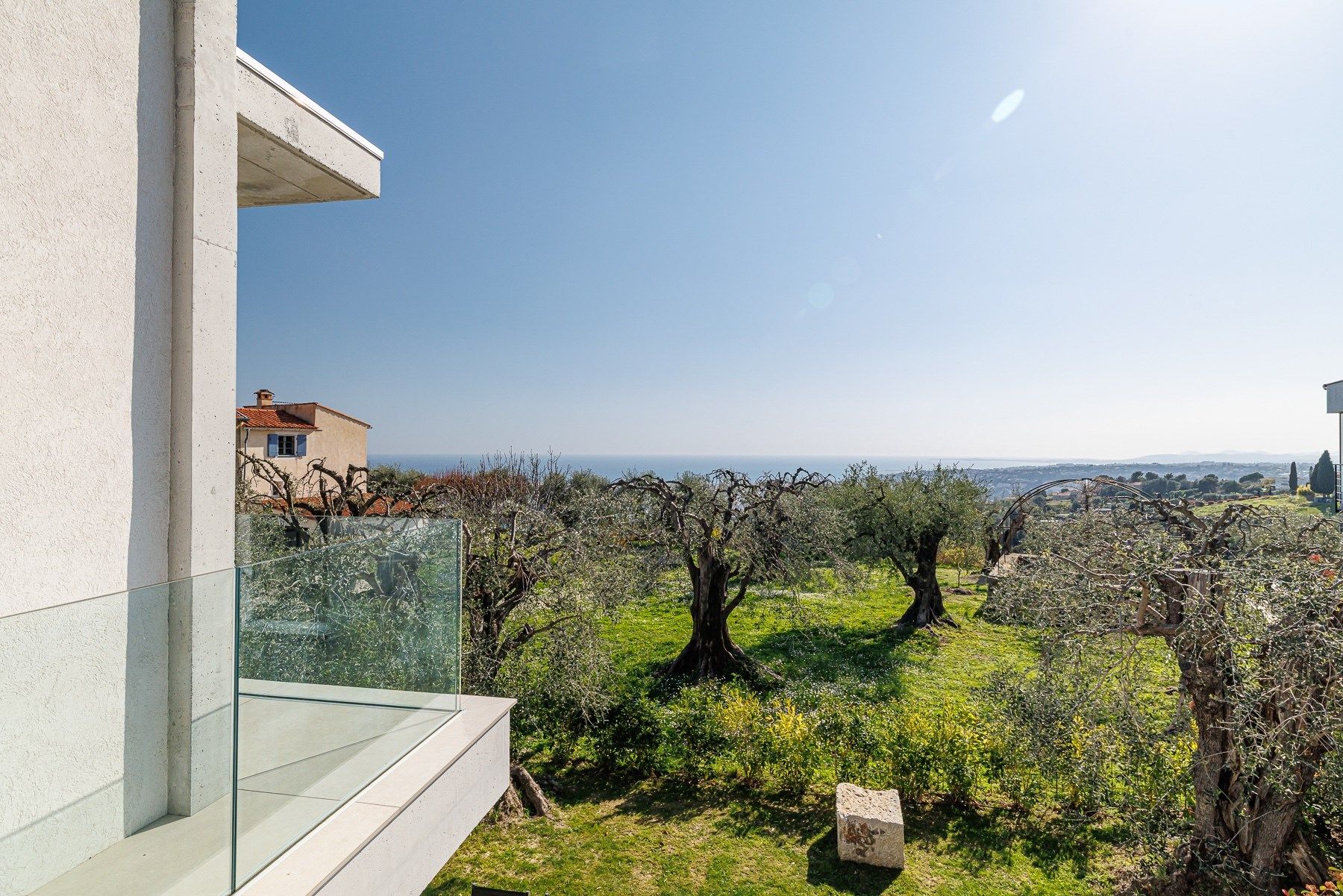 contemporary house 5 Rooms for sale on NICE (06000)