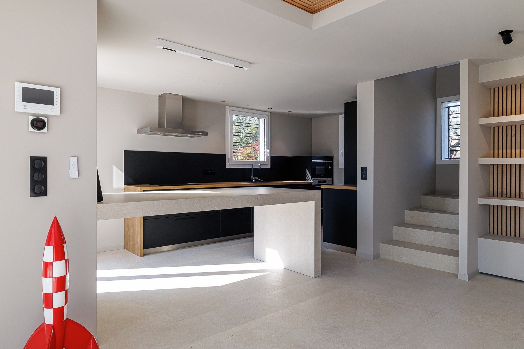 contemporary house 5 Rooms for sale on NICE (06000)