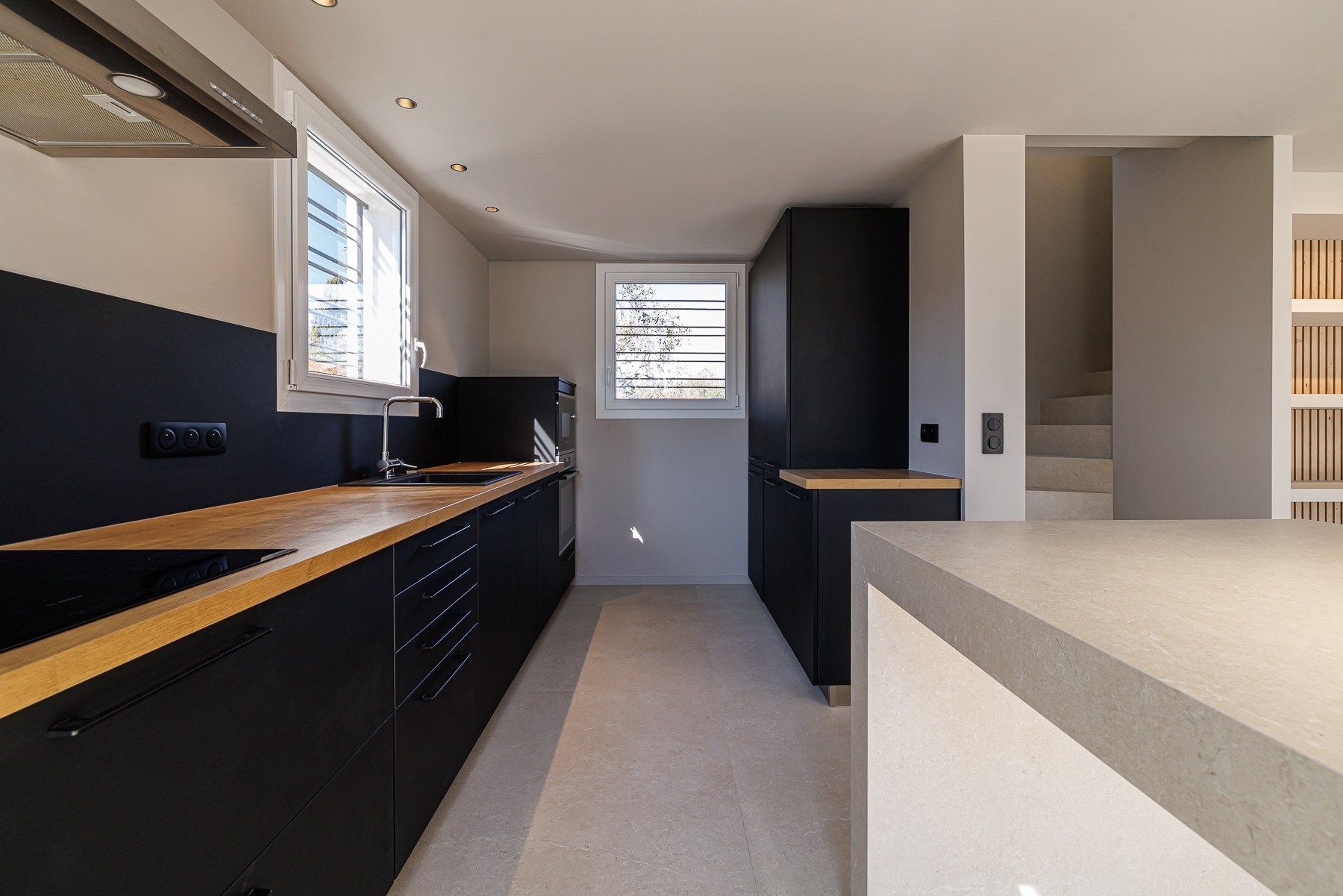 contemporary house 5 Rooms for sale on NICE (06000)