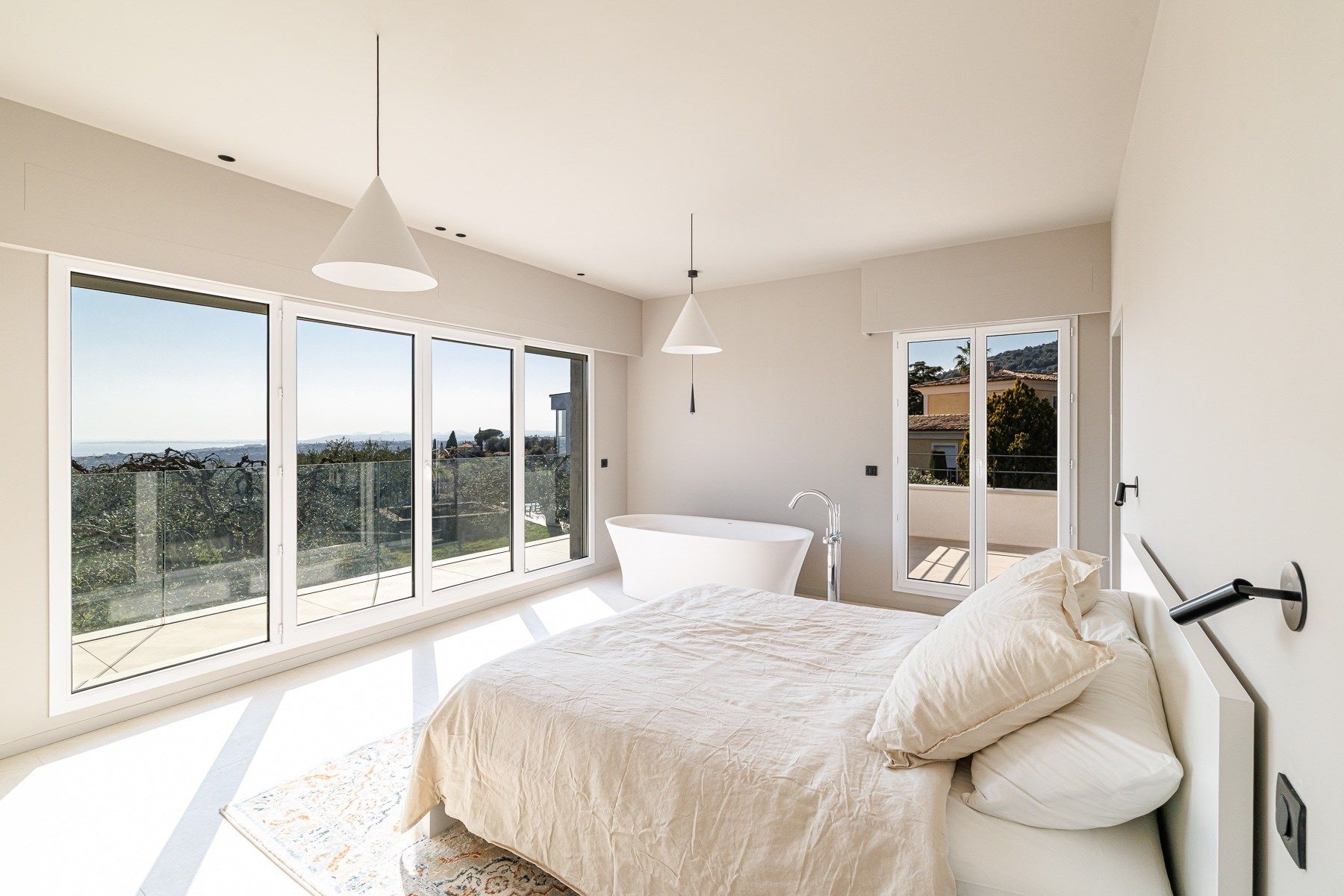 contemporary house 5 Rooms for sale on NICE (06000)