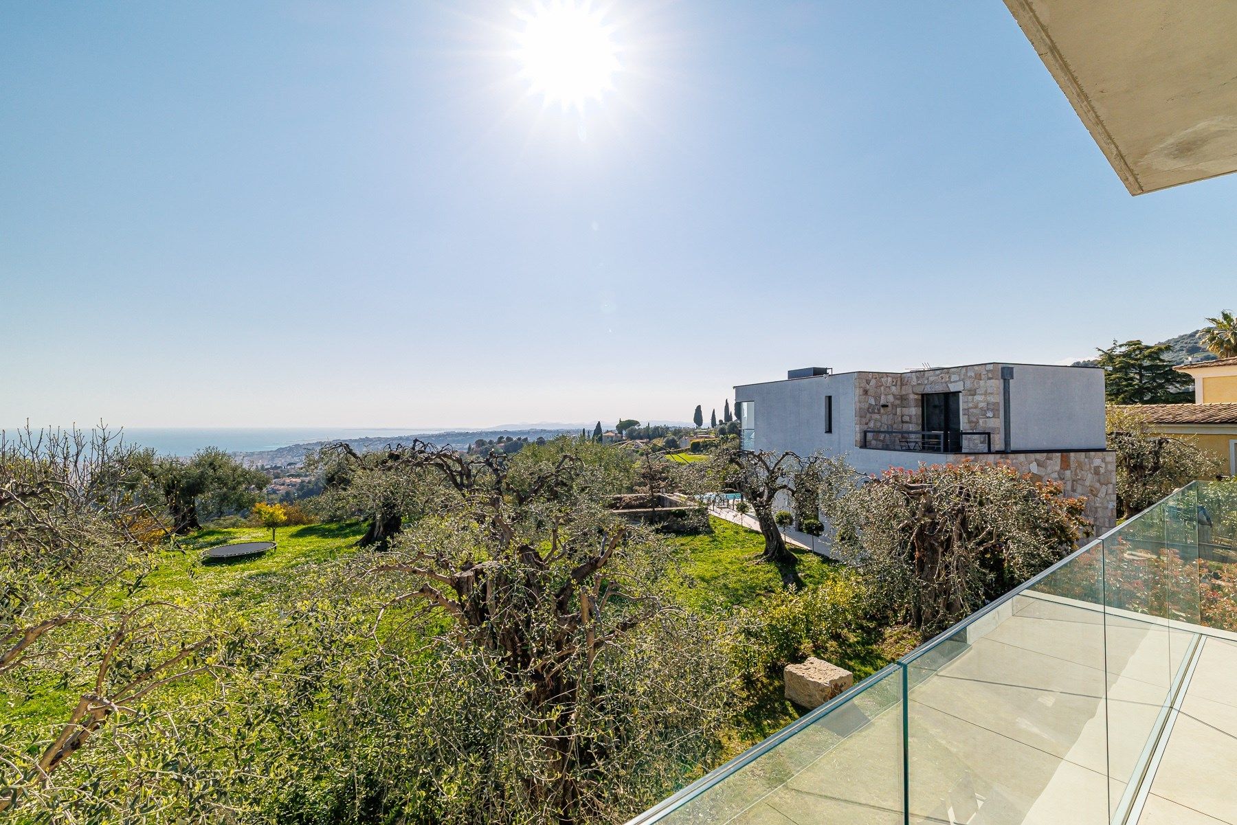 contemporary house 5 Rooms for sale on NICE (06000)