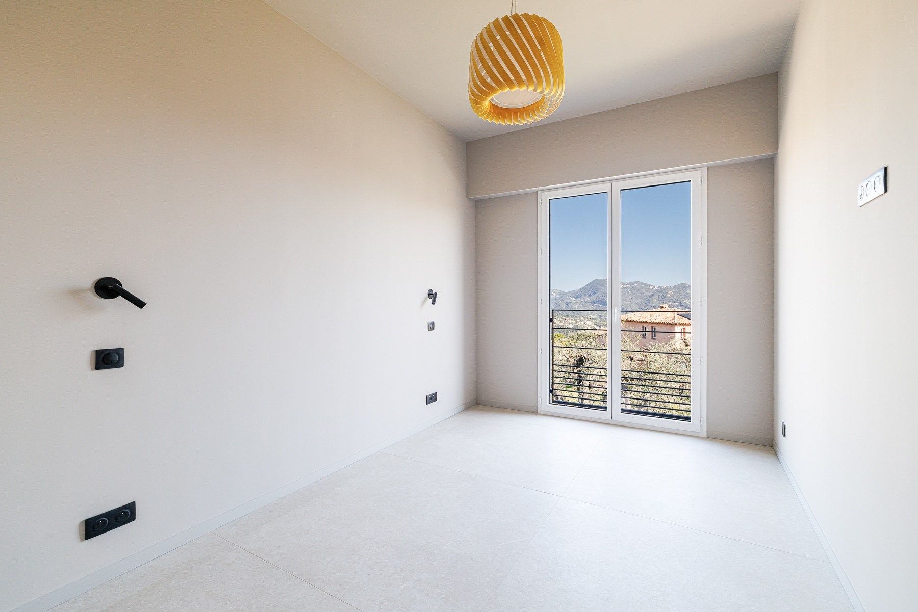 contemporary house 5 Rooms for sale on NICE (06000)