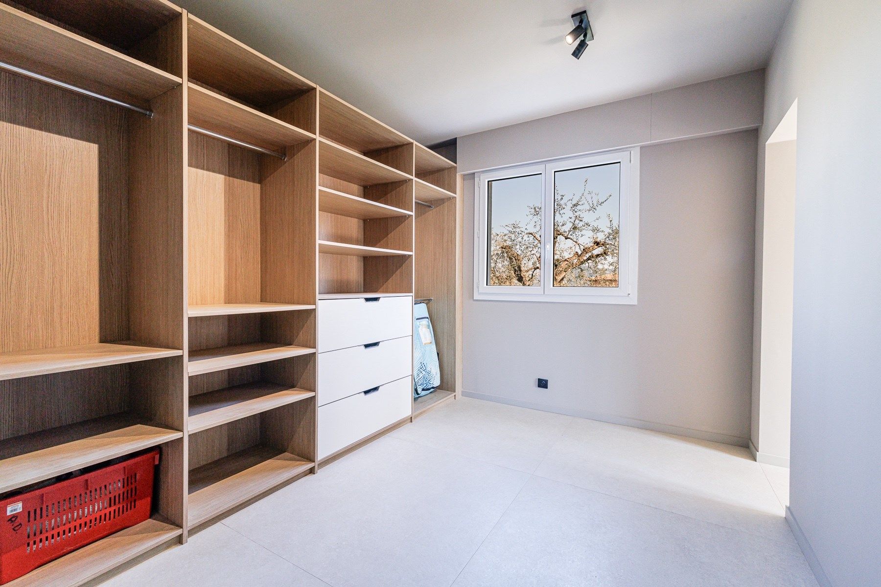 contemporary house 5 Rooms for sale on NICE (06000)