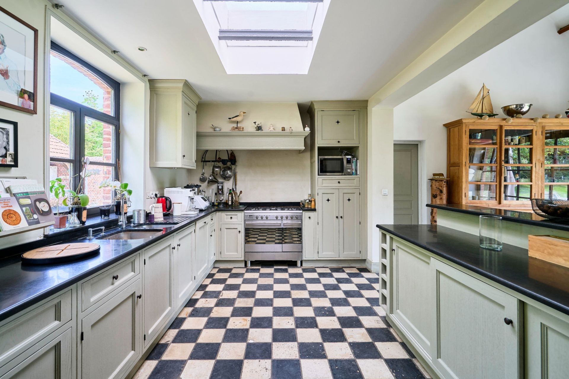 luxury house 8 Rooms for sale on LILLE (59000)