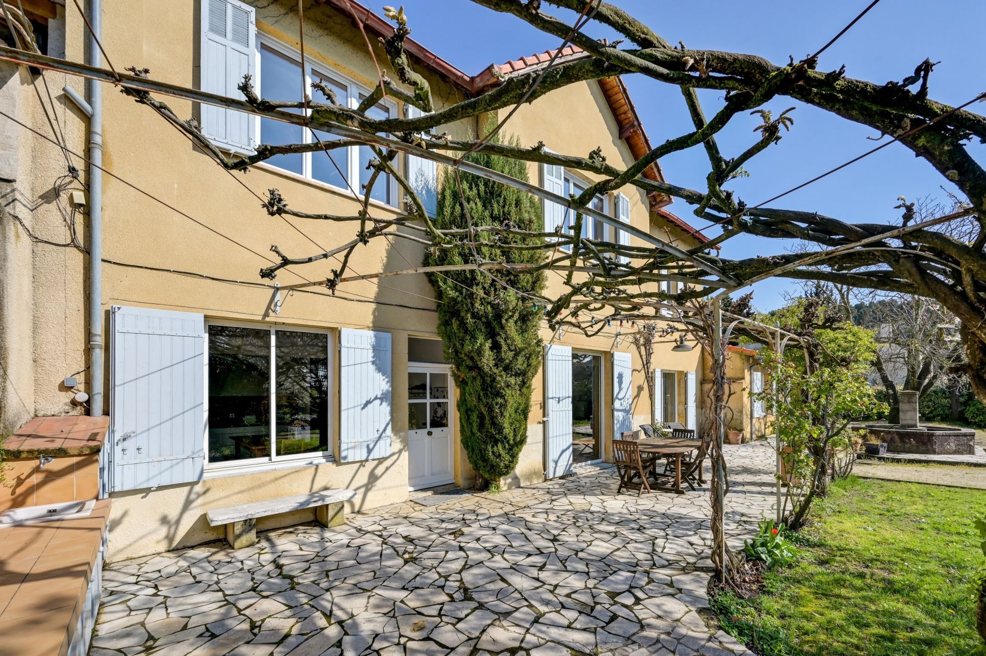 luxury house 7 Rooms for sale on LES ANGLES (30133)