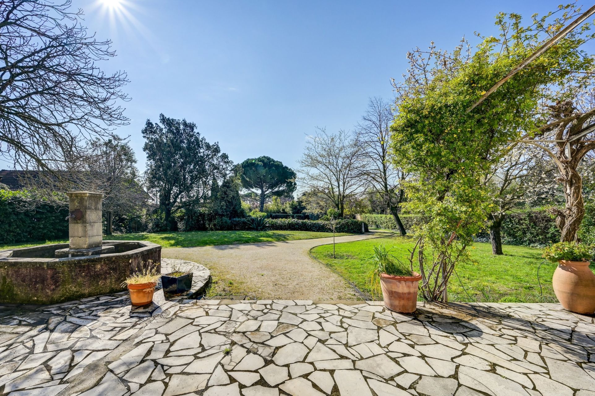 luxury house 7 Rooms for sale on LES ANGLES (30133)