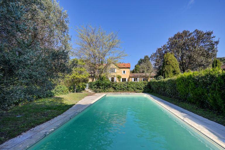 luxury house 7 Rooms for sale on LES ANGLES (30133)