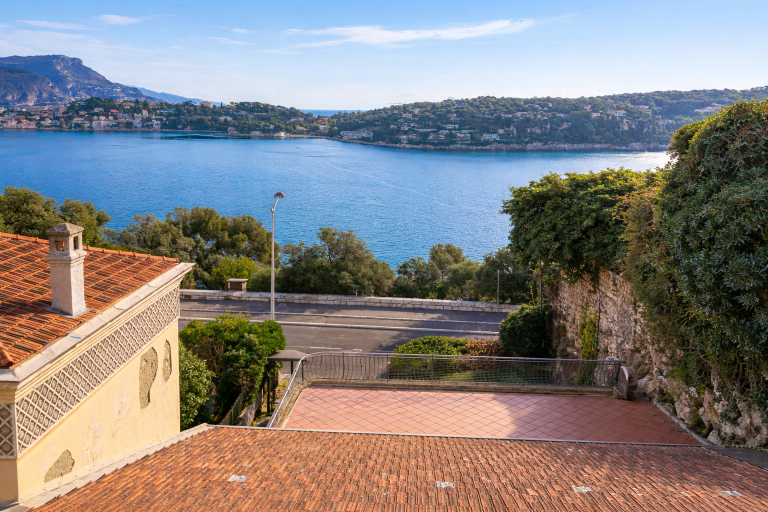 luxury construction to be renovated 8 Rooms for sale on NICE (06000)