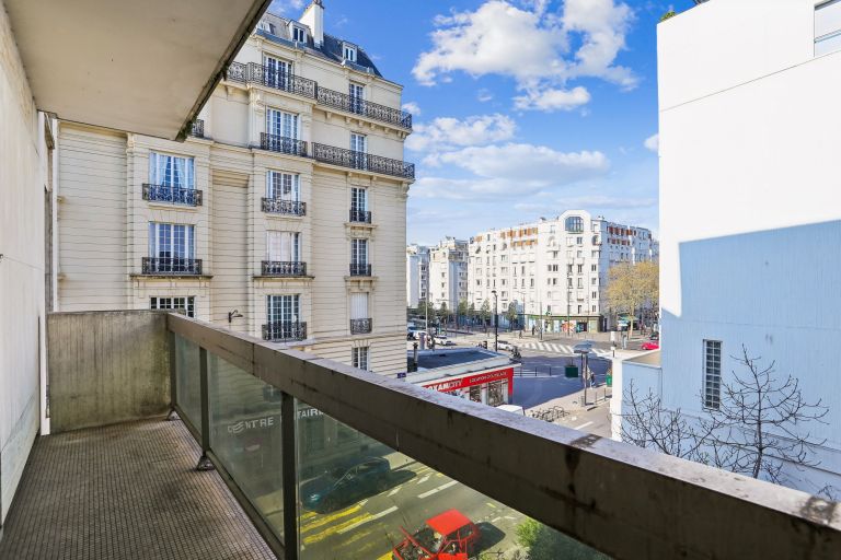 luxury apartment 4 Rooms for sale on PARIS (75017)