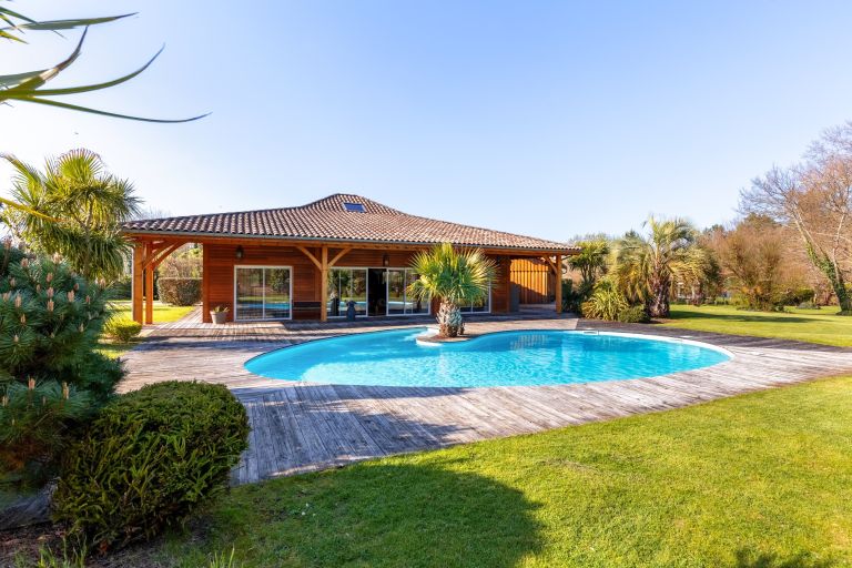 luxury house 5 Rooms for sale on SANGUINET (40460)