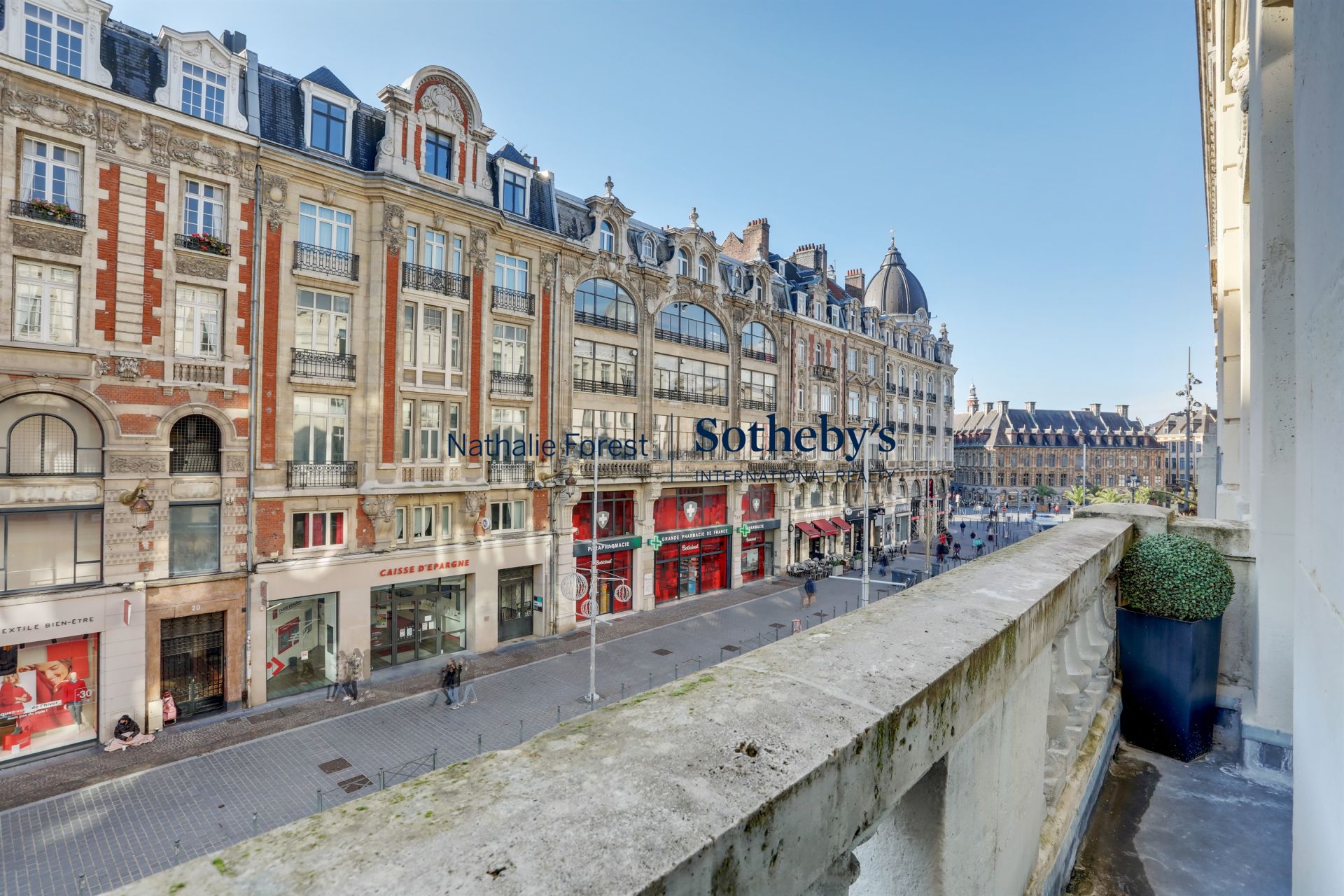 luxury apartment 5 Rooms for sale on LILLE (59000)
