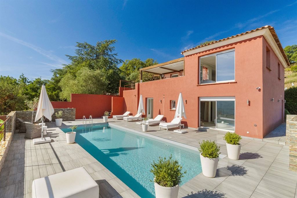luxury villa 5 Rooms for sale on LES ADRETS DE L ESTEREL (83600)